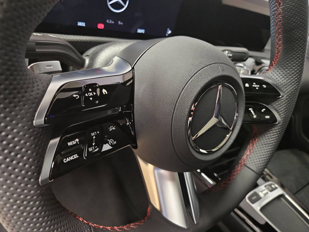 MERCEDES-BENZ CLA 250 4Matic AMG Line-image-6