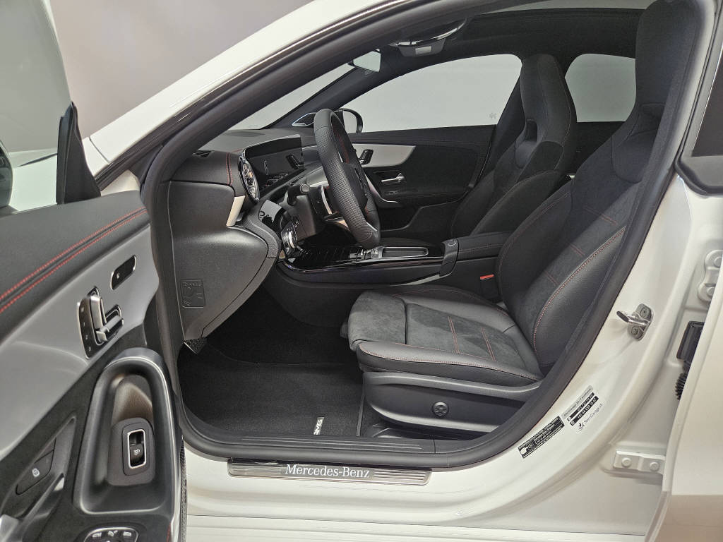 MERCEDES-BENZ CLA 250 4Matic AMG Line-image-4