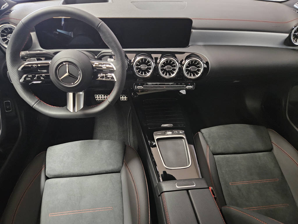 MERCEDES-BENZ CLA 250 4Matic AMG Line-image-5