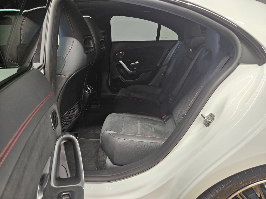 MERCEDES-BENZ CLA 250 4Matic AMG Line-image-13