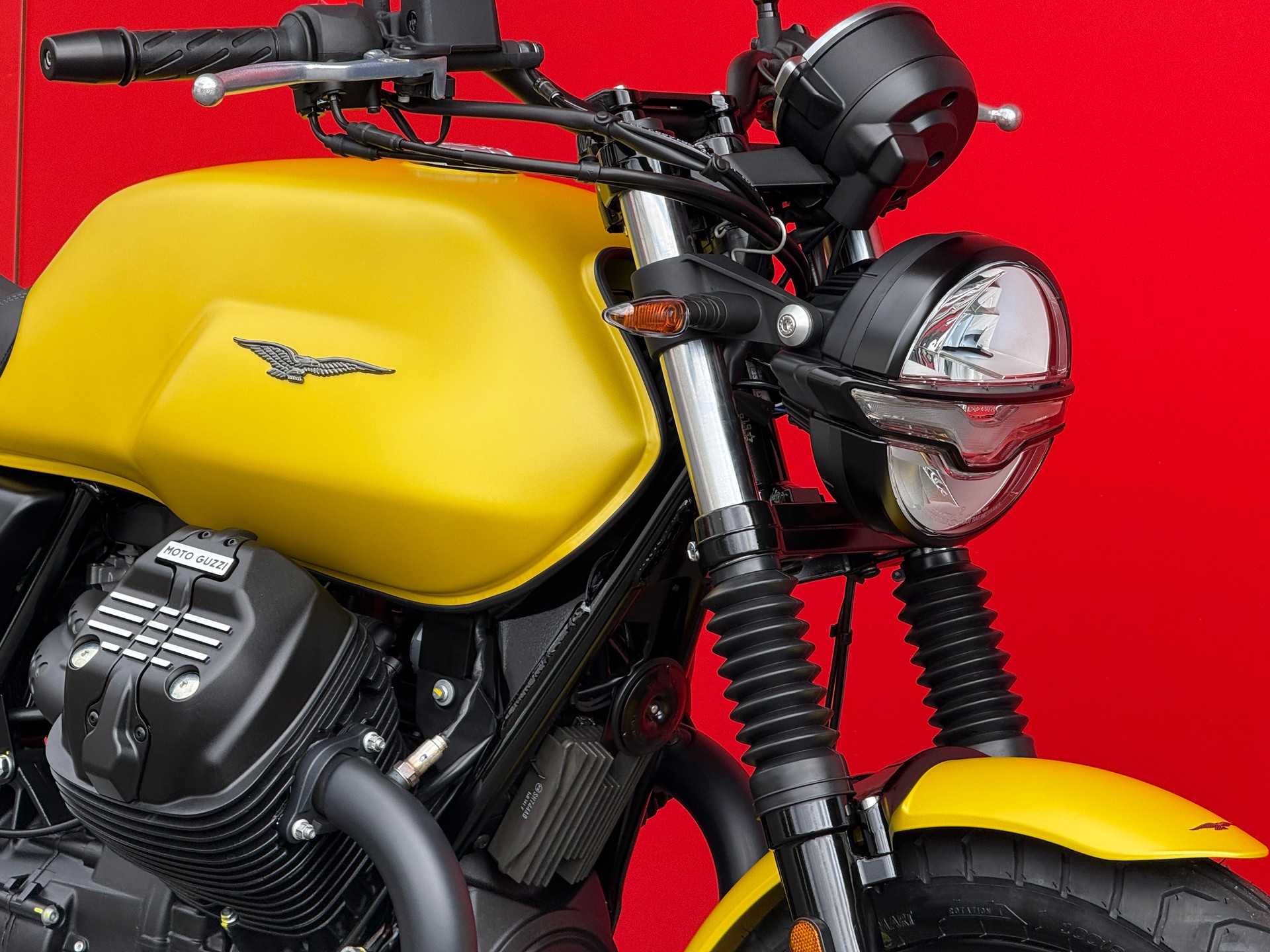 MOTO GUZZI V7 IV 850 Stone (35kW)-showroom-element-3