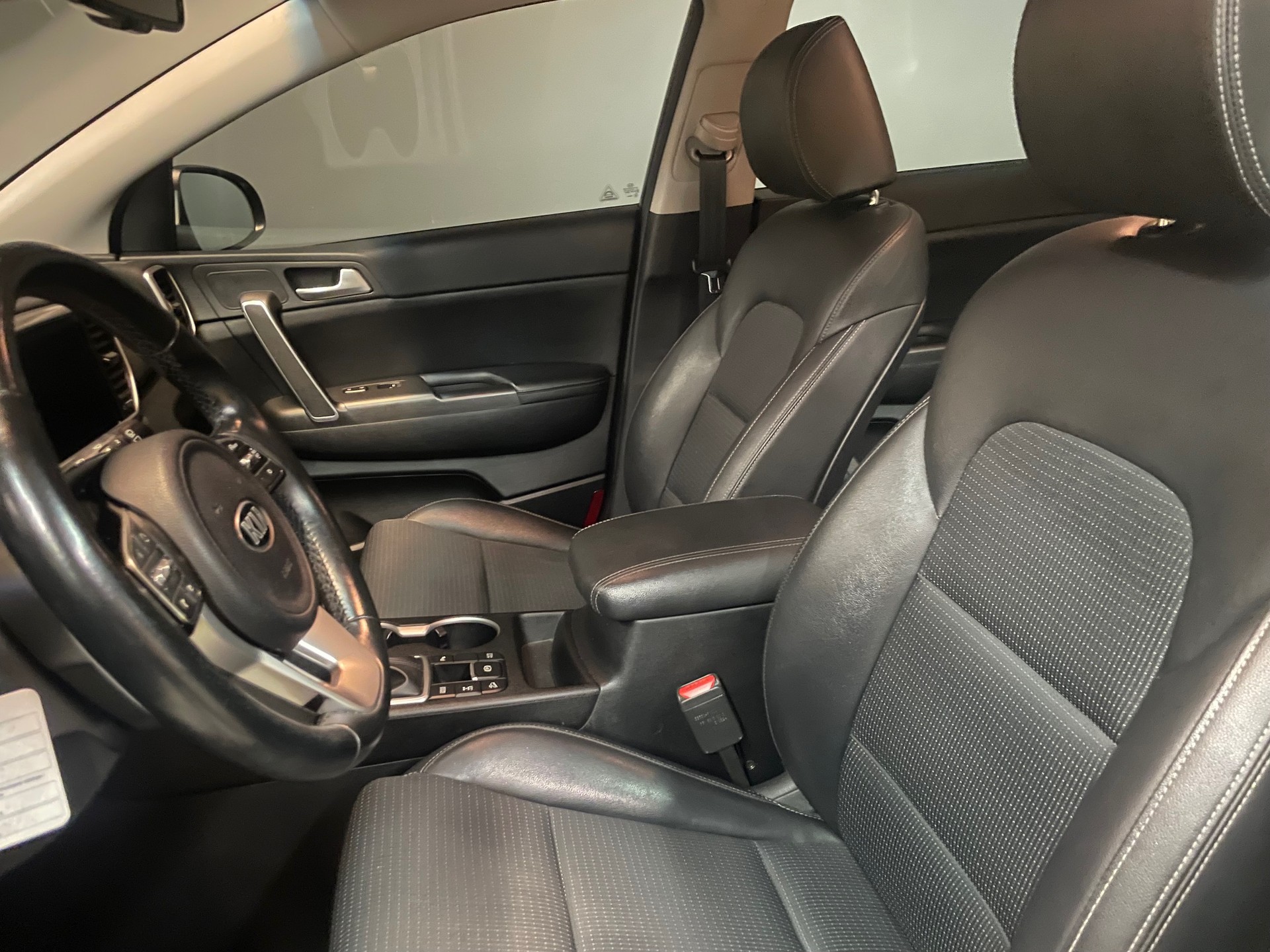 KIA Sportage 1.6 T-GDI Black Edition 4WD Automat-image-3