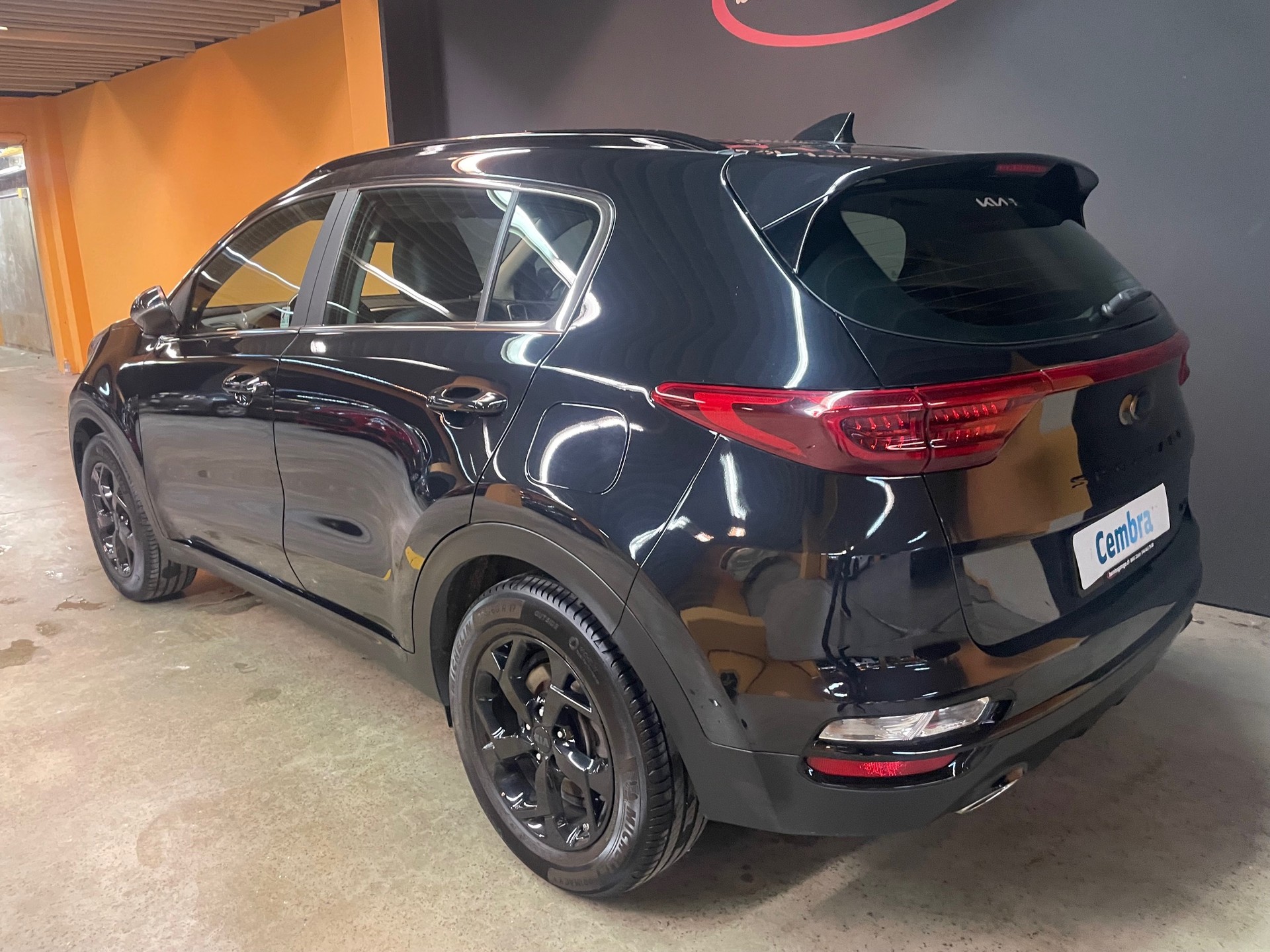 KIA Sportage 1.6 T-GDI Black Edition 4WD Automat-image-1