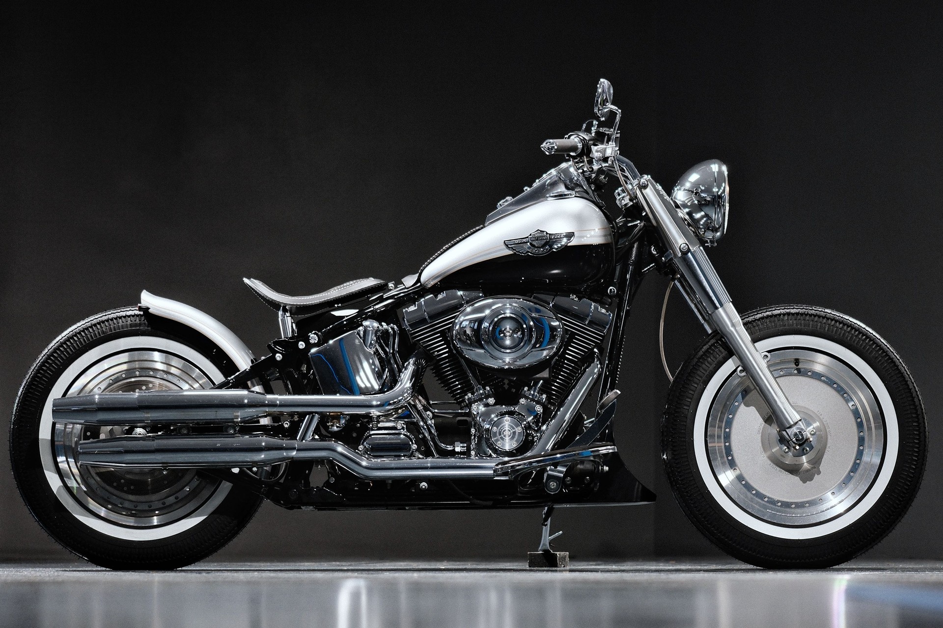 HARLEY-DAVIDSON FLSTFI-showroom-element-1