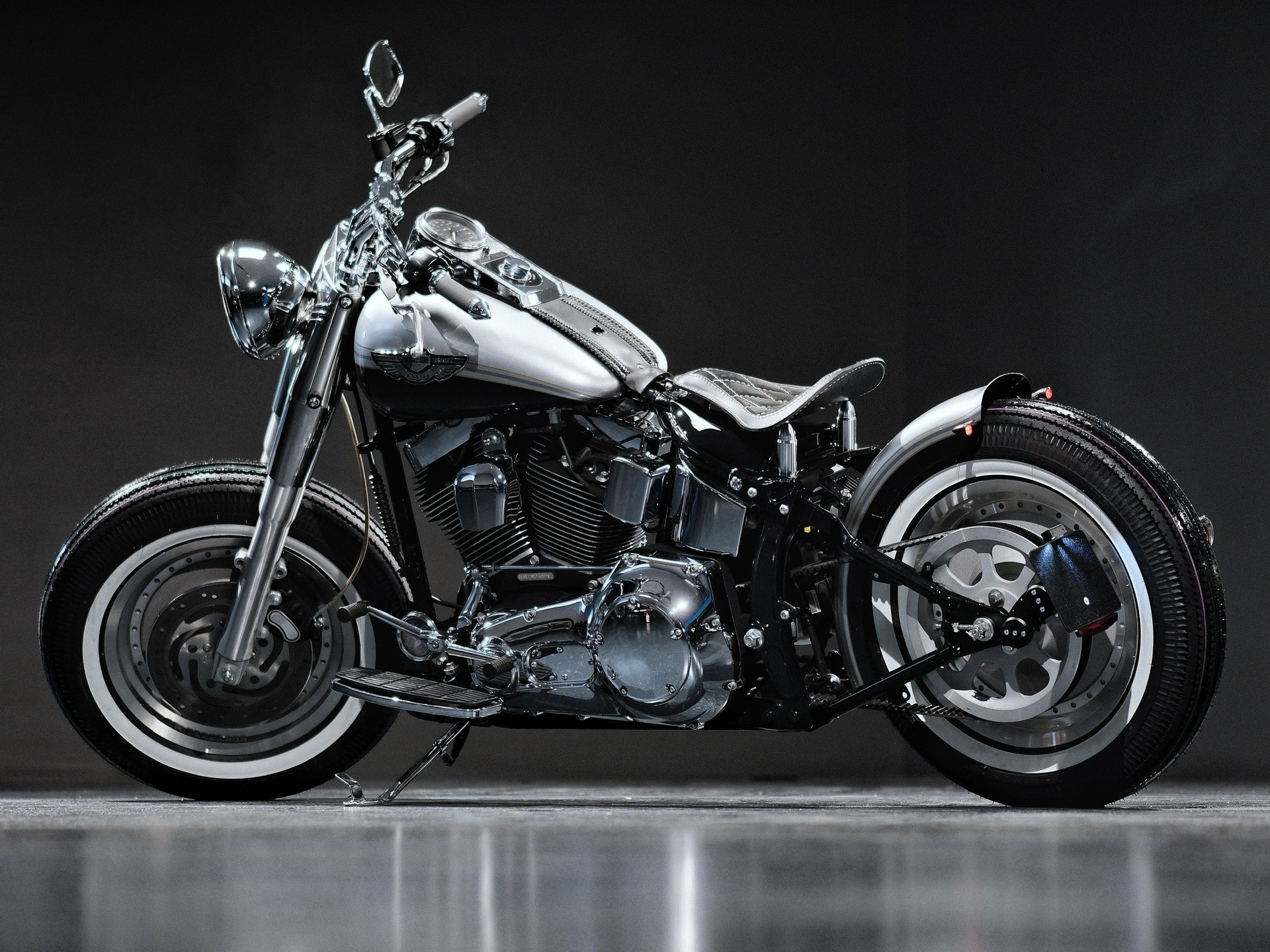 HARLEY-DAVIDSON FLSTFI-showroom-element-3