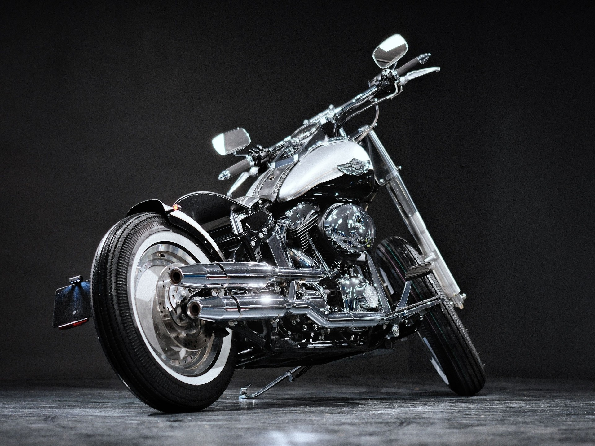 HARLEY-DAVIDSON FLSTFI-showroom-element-2