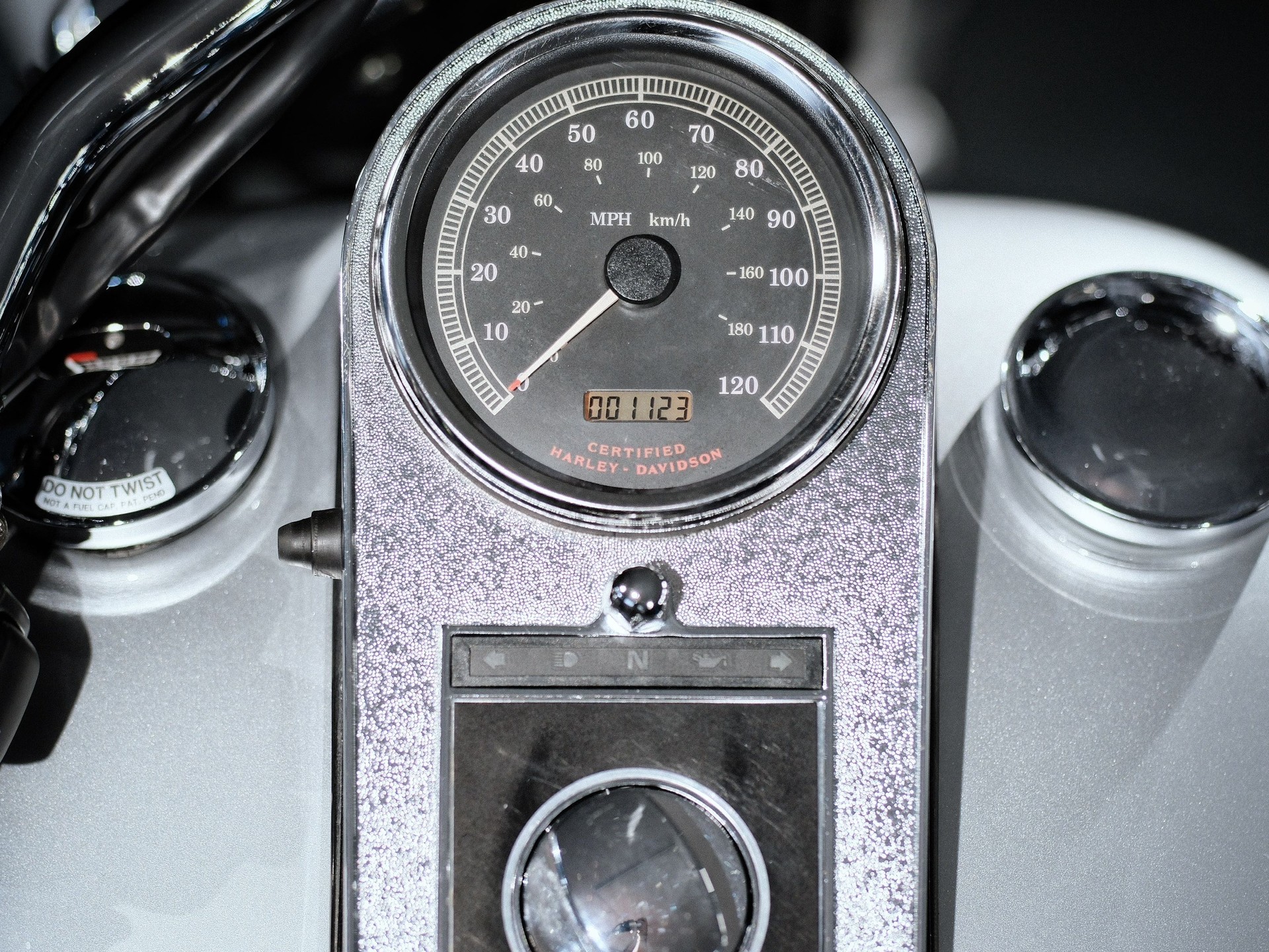 HARLEY-DAVIDSON FLSTFI-image-15