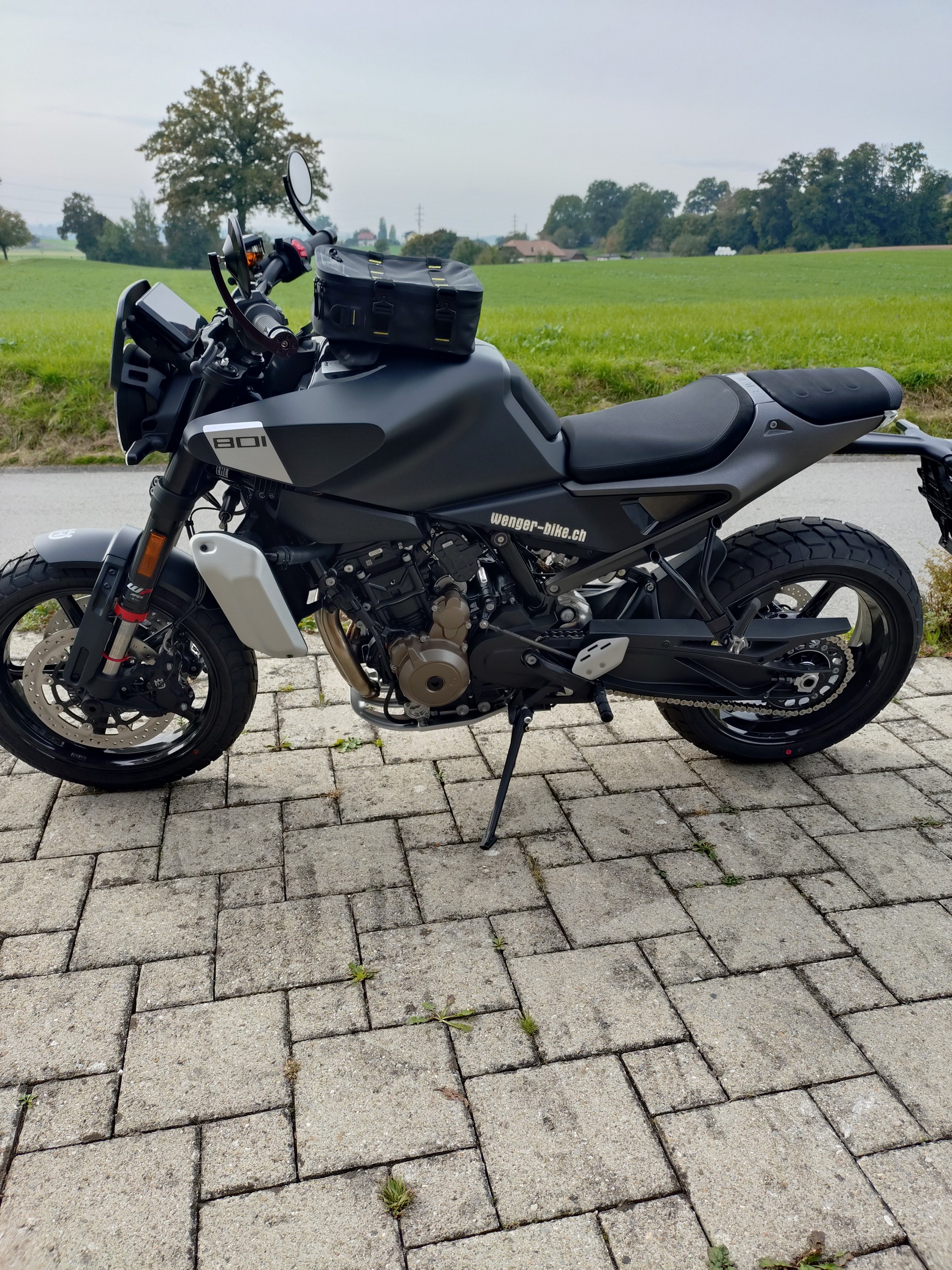 HUSQVARNA Svartpilen 801-image-4
