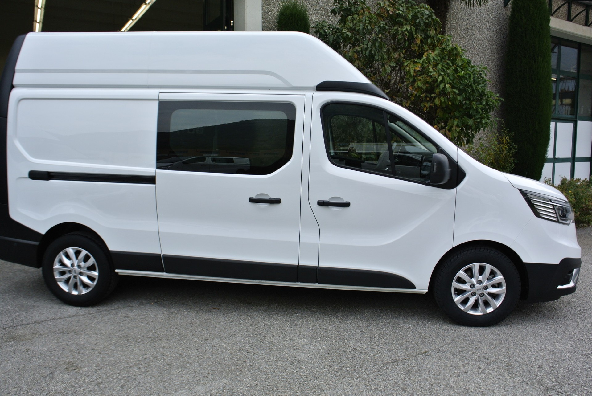 RENAULT Trafic 2.0 Blue dCi 150 3.5t Advance L2H2 EN-image-4