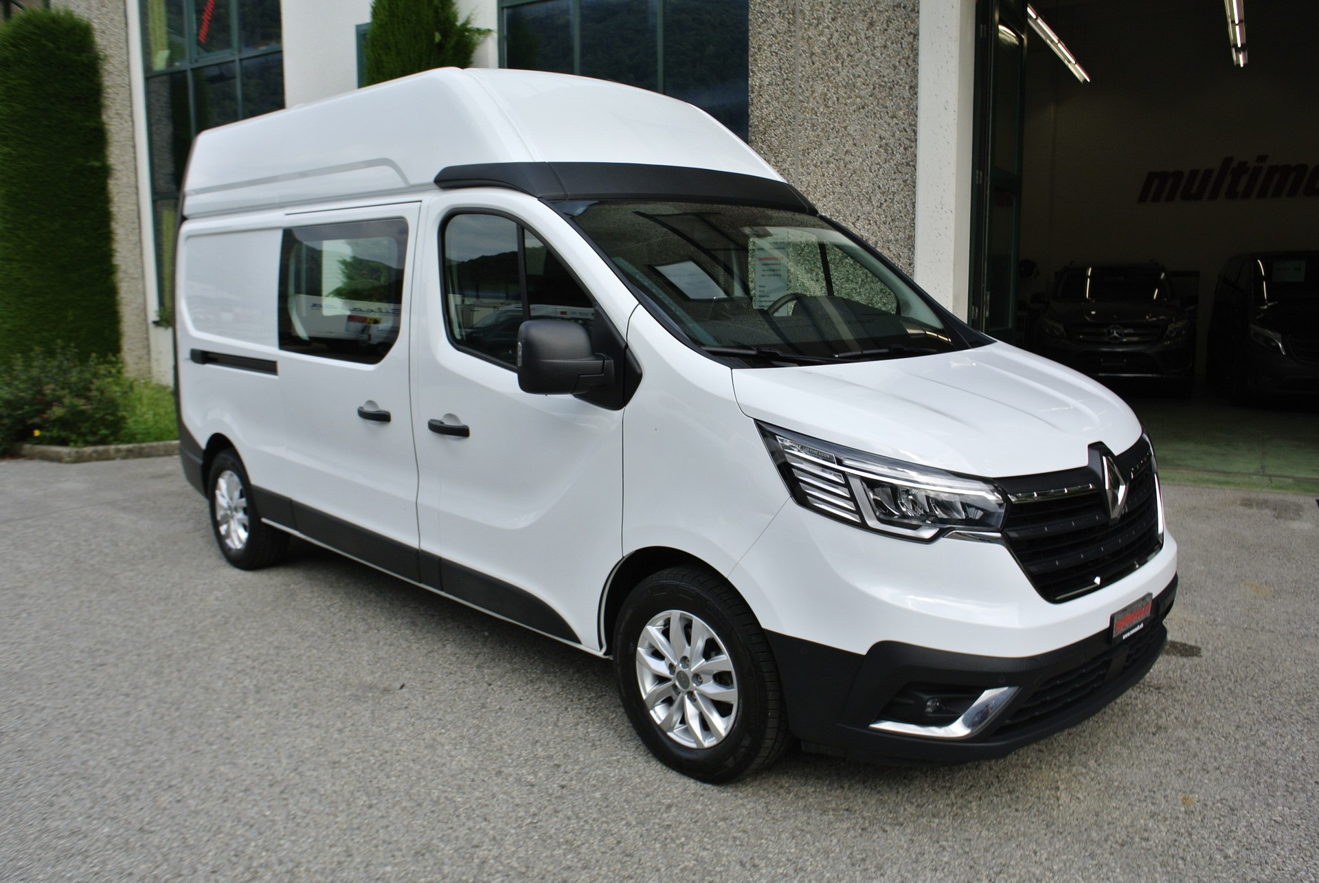 RENAULT Trafic 2.0 Blue dCi 150 3.5t Advance L2H2 EN-image-2
