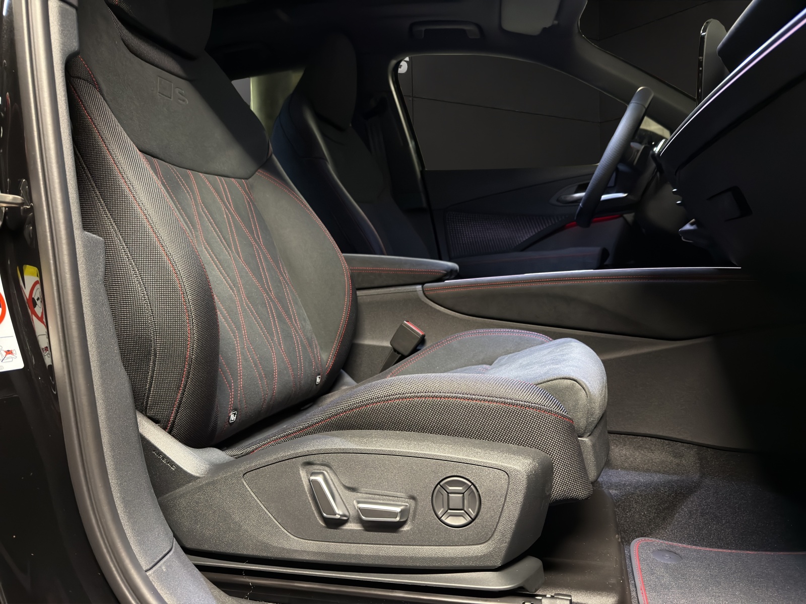 AUDI Q3 SUV 110 kW TFSI S tronic-image-14