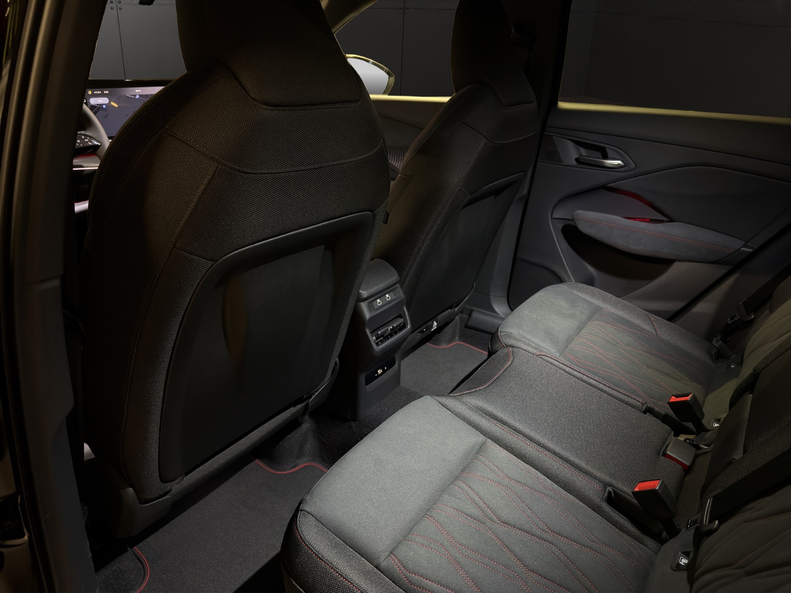 AUDI Q3 SUV 110 kW TFSI S tronic-image-17