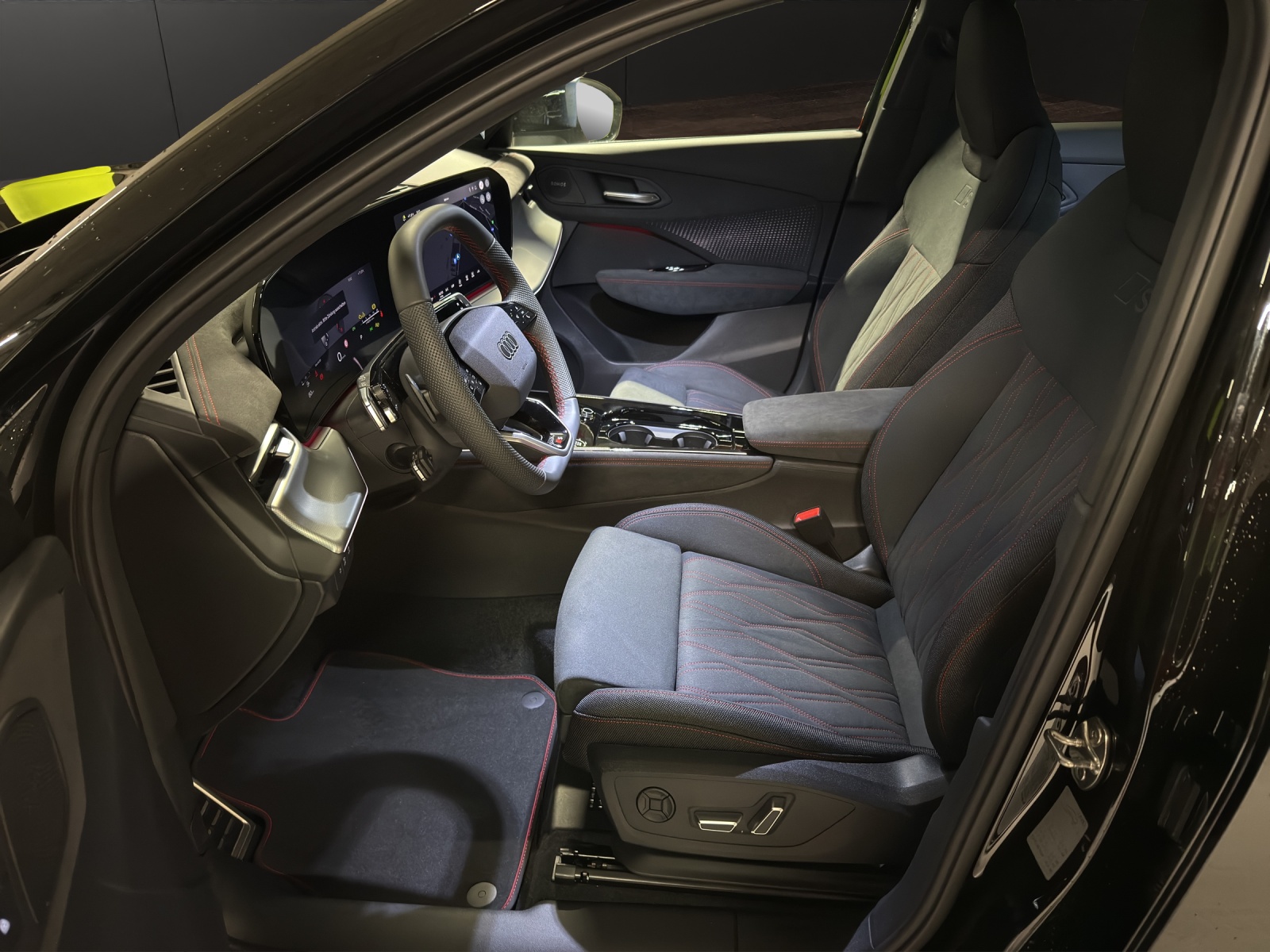 AUDI Q3 SUV 110 kW TFSI S tronic-image-7