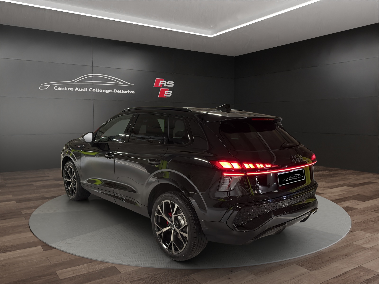 AUDI Q3 SUV 110 kW TFSI S tronic-image-3