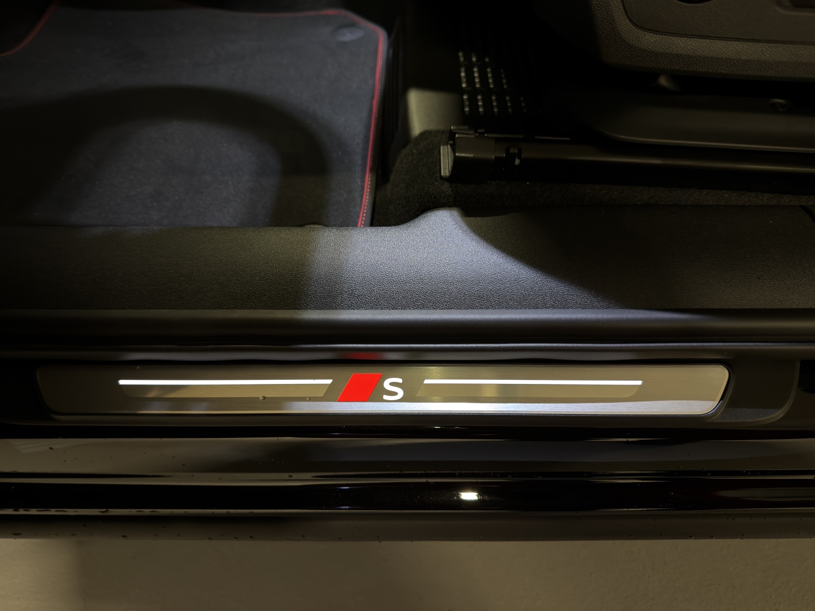 AUDI Q3 SUV 110 kW TFSI S tronic-image-21