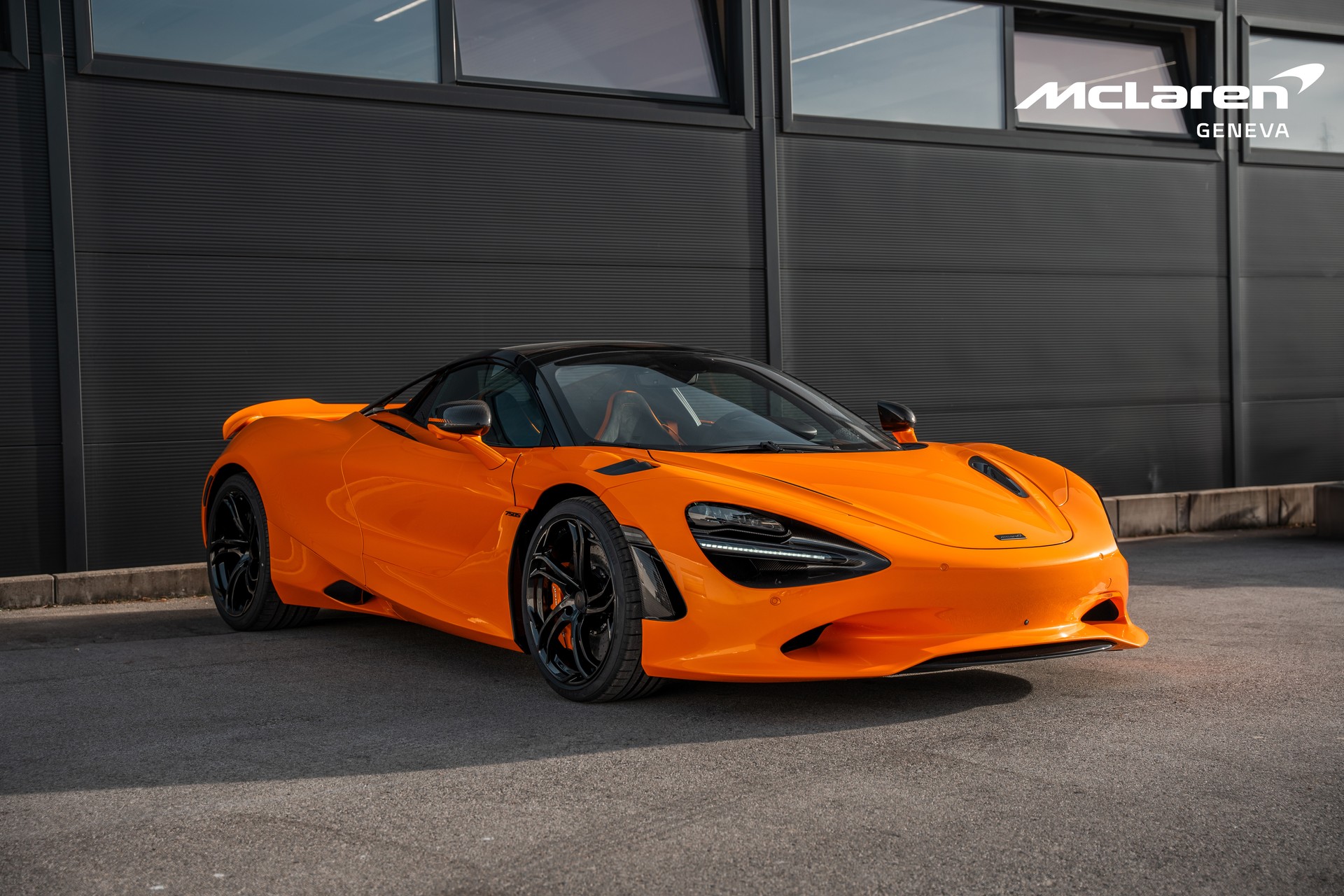 McLAREN 750S Spider-image-3