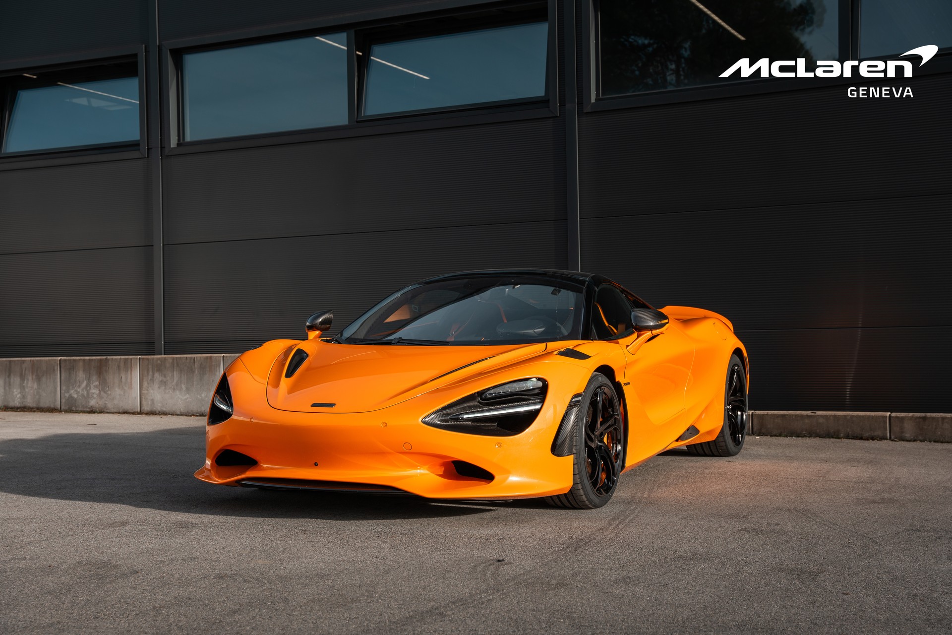 McLAREN 750S Spider-image-2