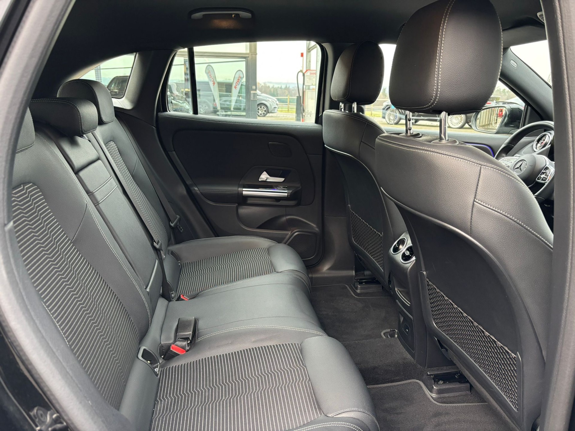 MERCEDES-BENZ EQA 300 4Matic Progressive-image-7