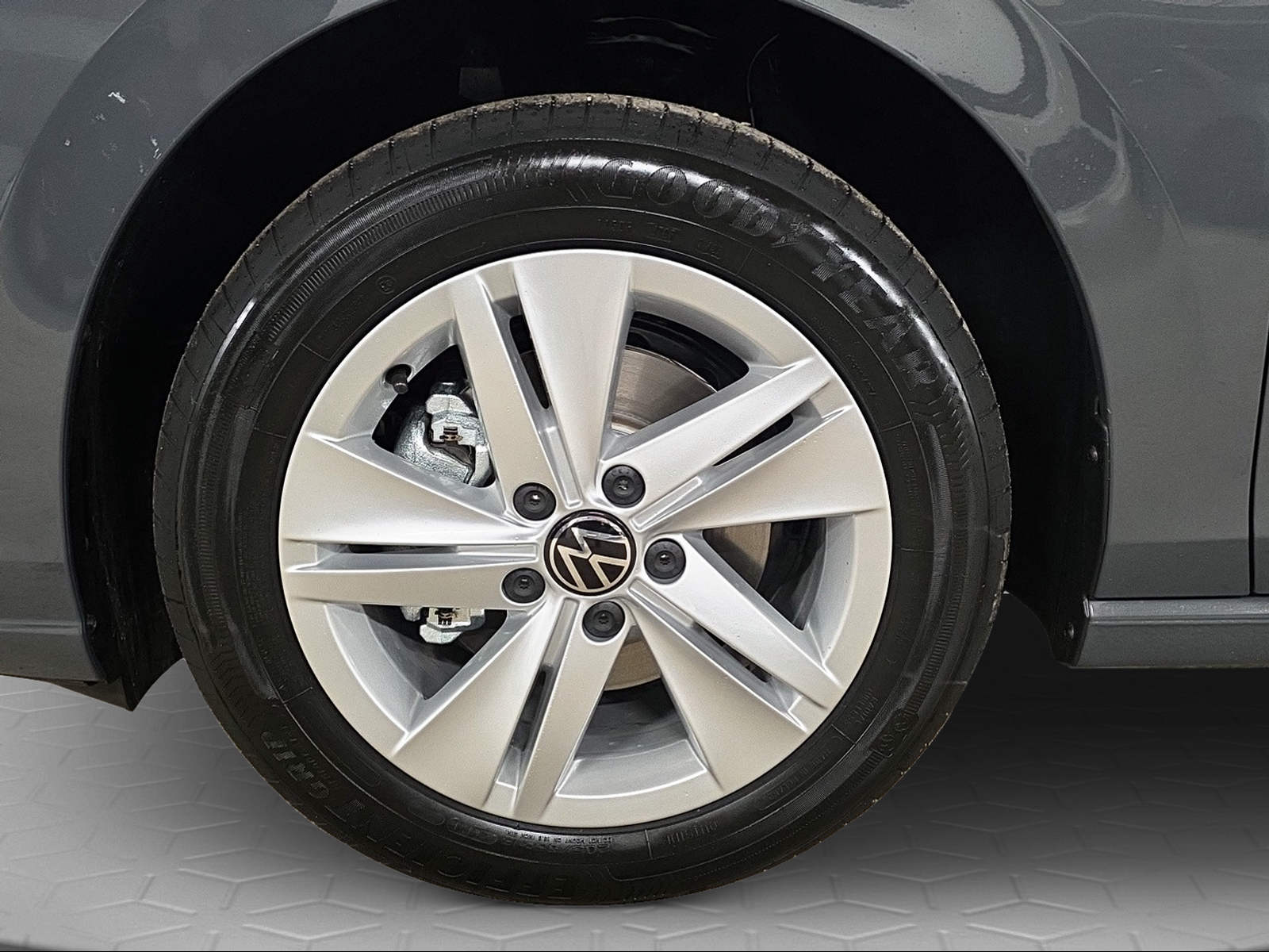 VW Golf 1.5 TSI Basis-image-5