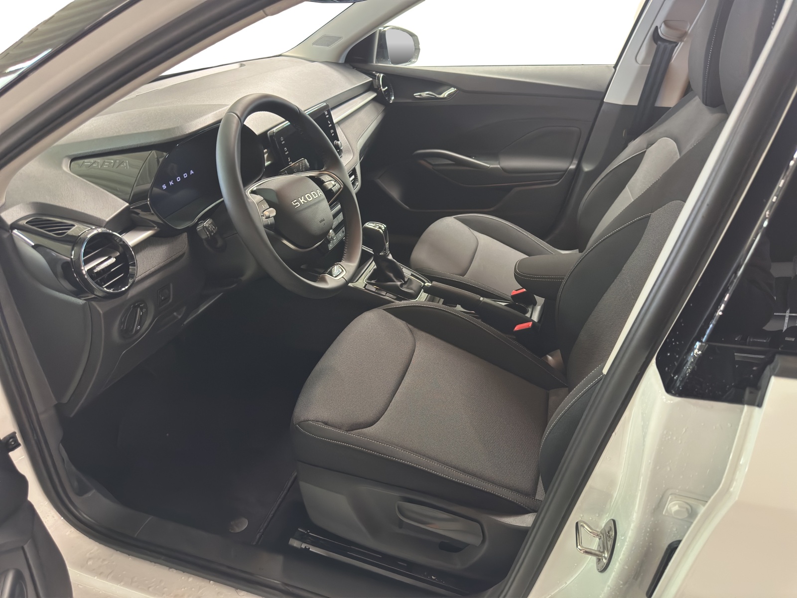 SKODA Fabia 1.0 TSI Selection DSG-image-9