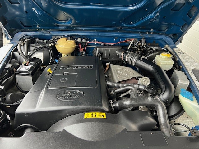 LAND ROVER Defender 90 SW 2.5 Td5-image-18