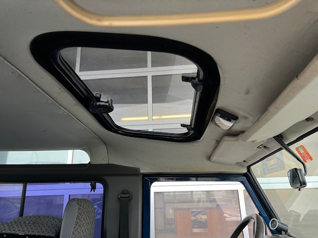 LAND ROVER Defender 90 SW 2.5 Td5-image-17