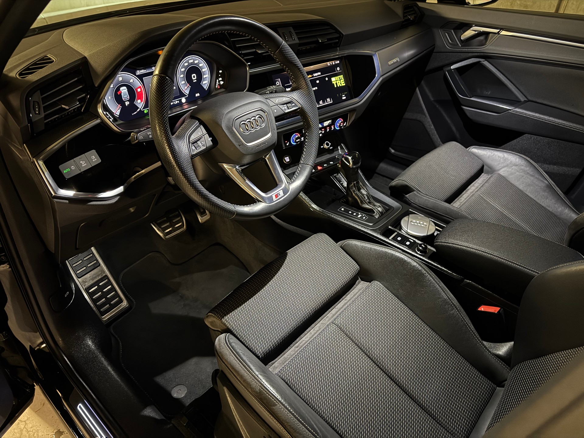 AUDI Q3 35 TDI S line quattro-image-20