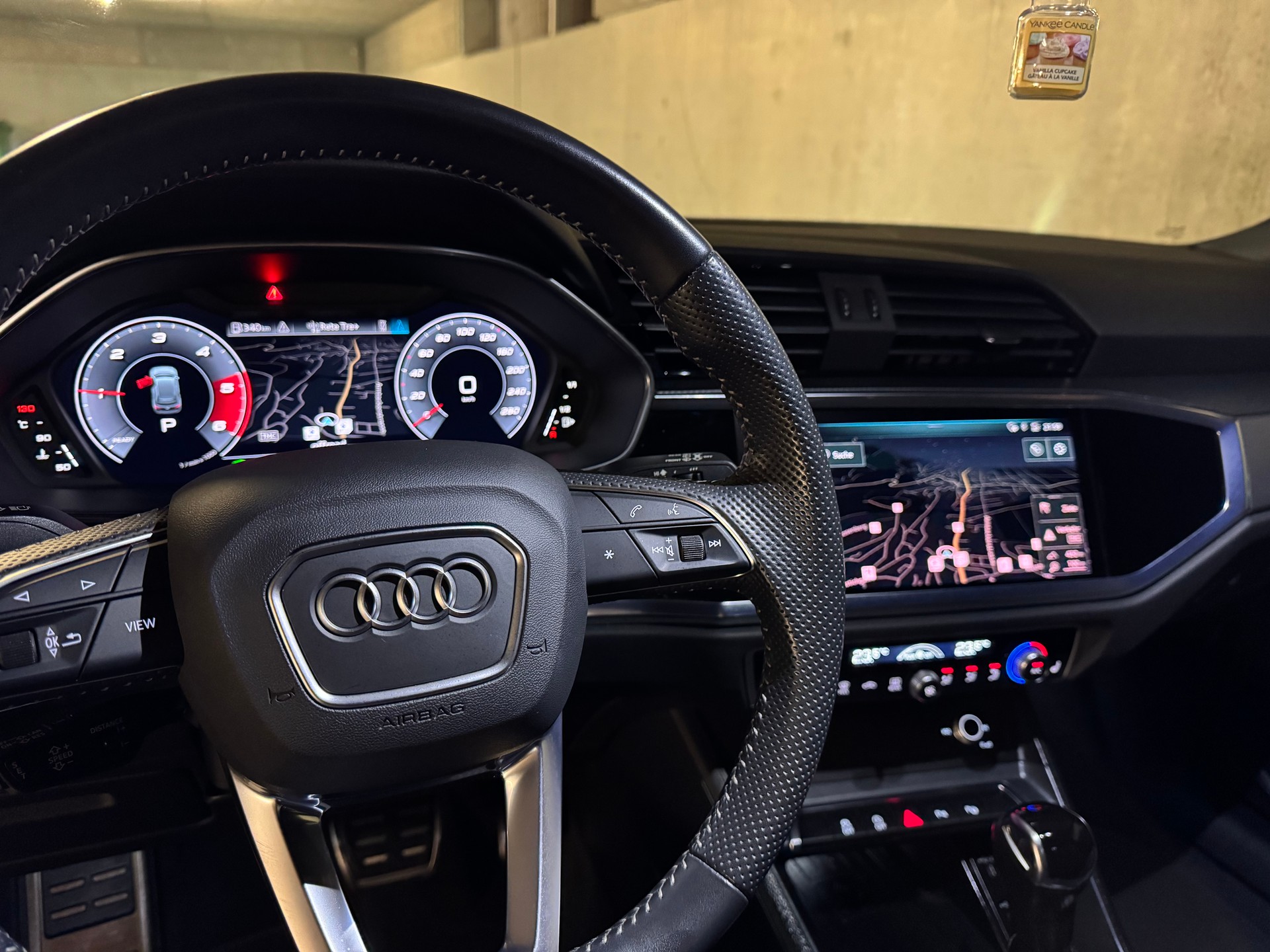 AUDI Q3 35 TDI S line quattro-image-27