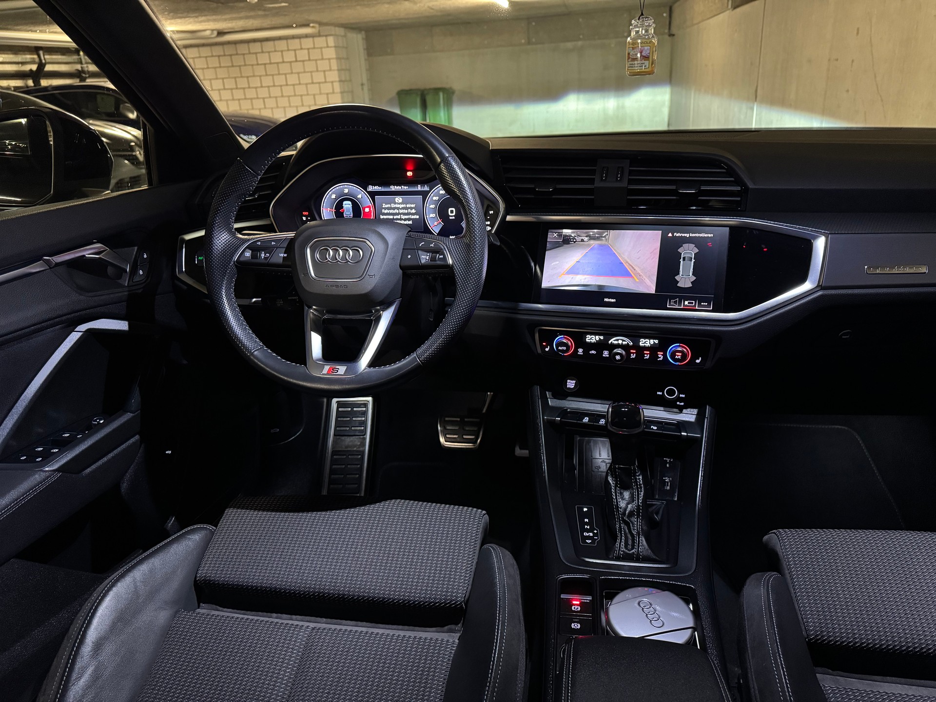 AUDI Q3 35 TDI S line quattro-image-29