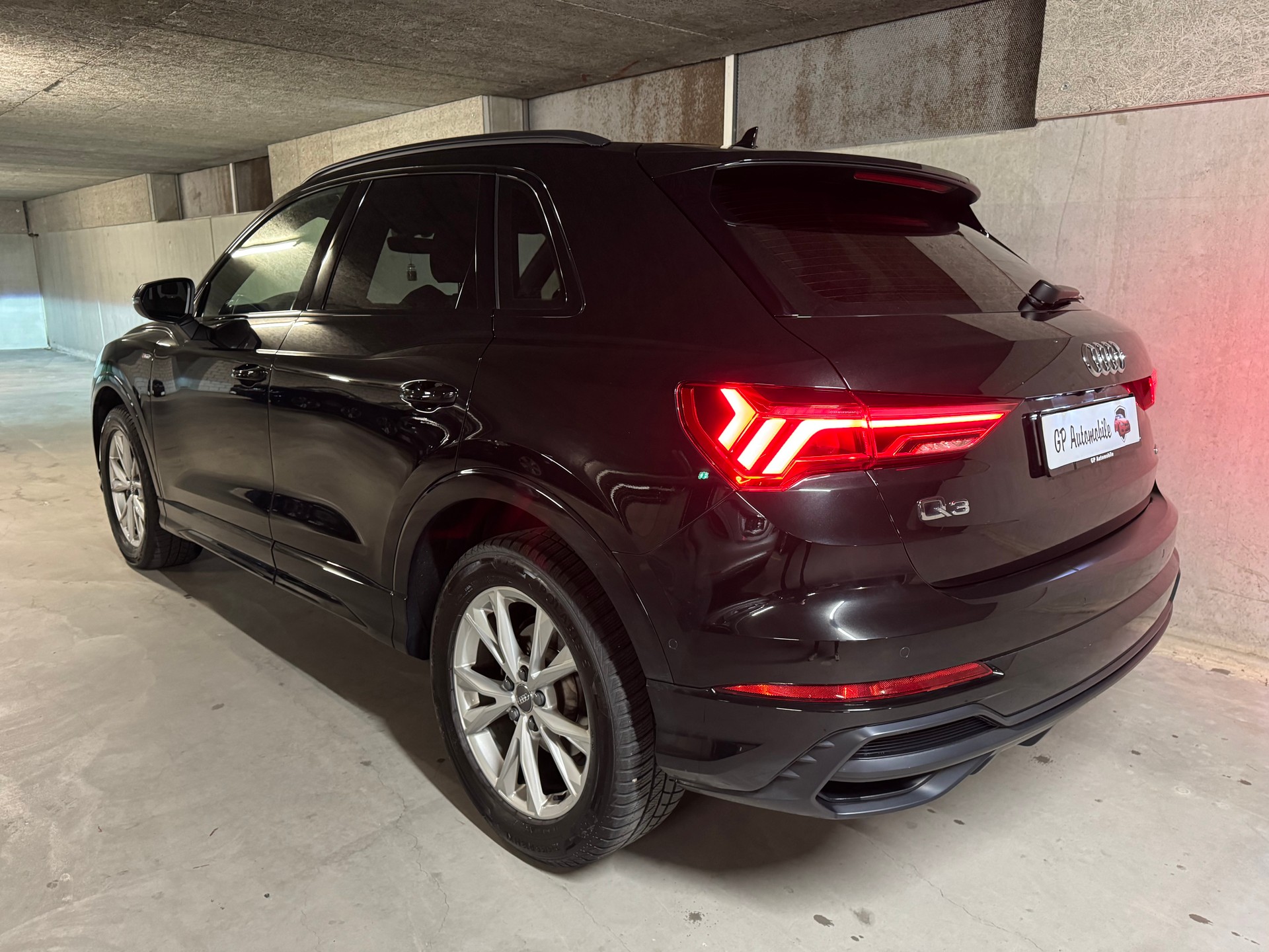 AUDI Q3 35 TDI S line quattro-image-15