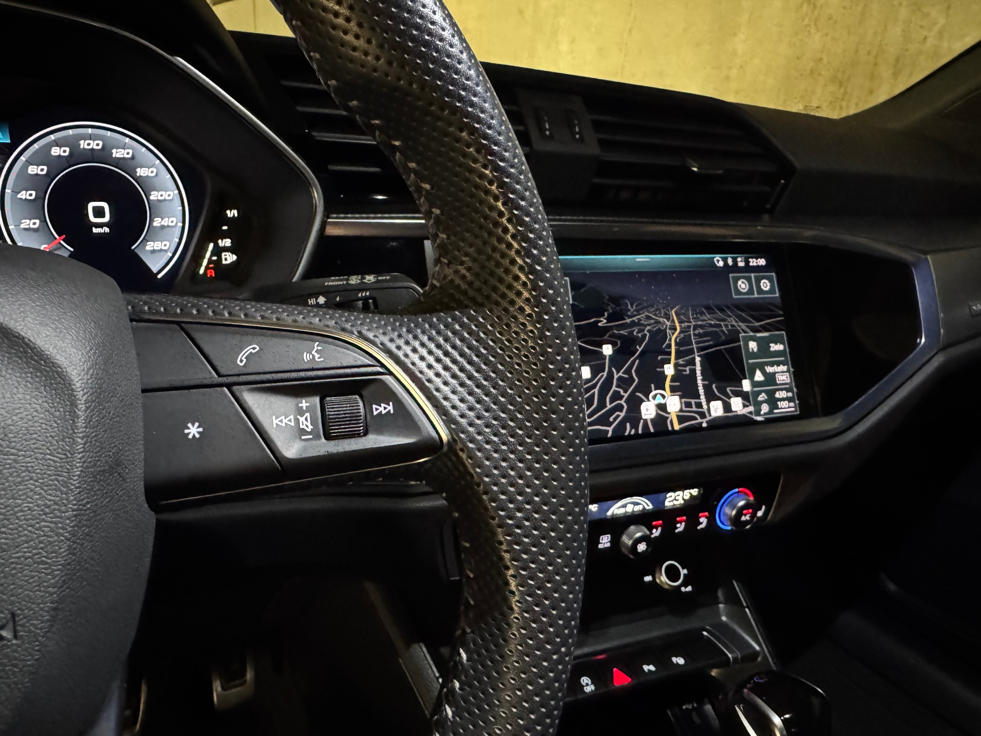 AUDI Q3 35 TDI S line quattro-image-30