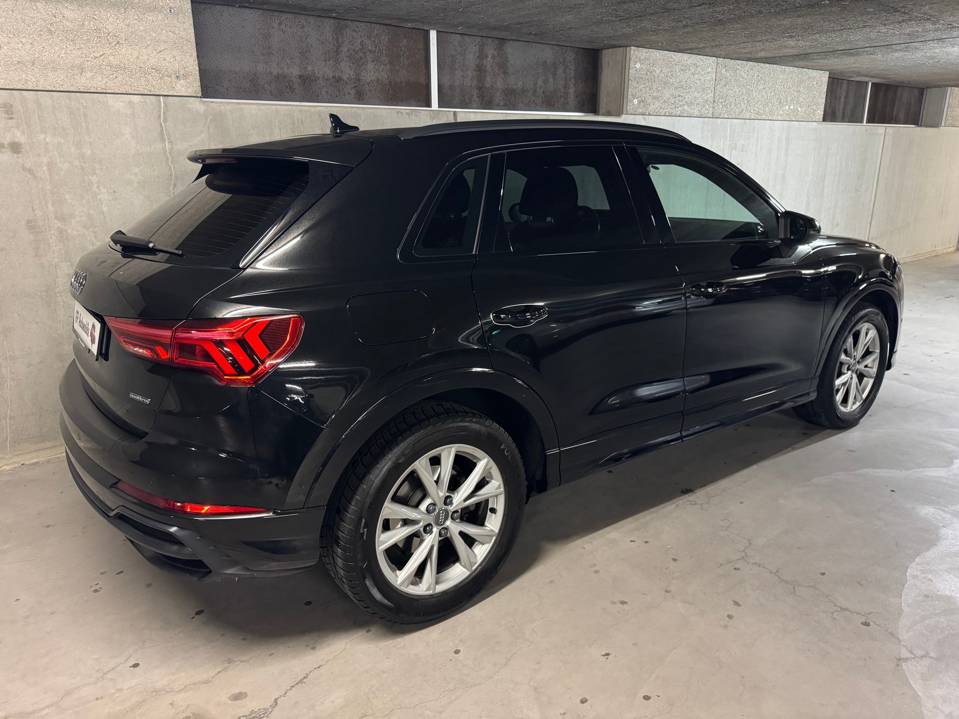 AUDI Q3 35 TDI S line quattro-image-5