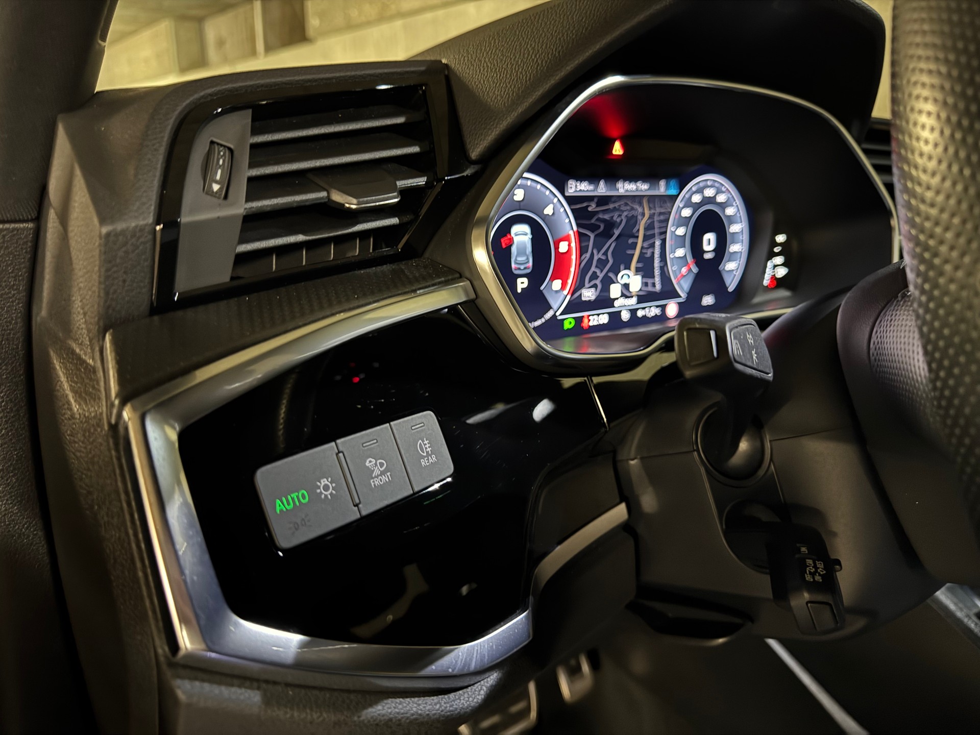 AUDI Q3 35 TDI S line quattro-image-25