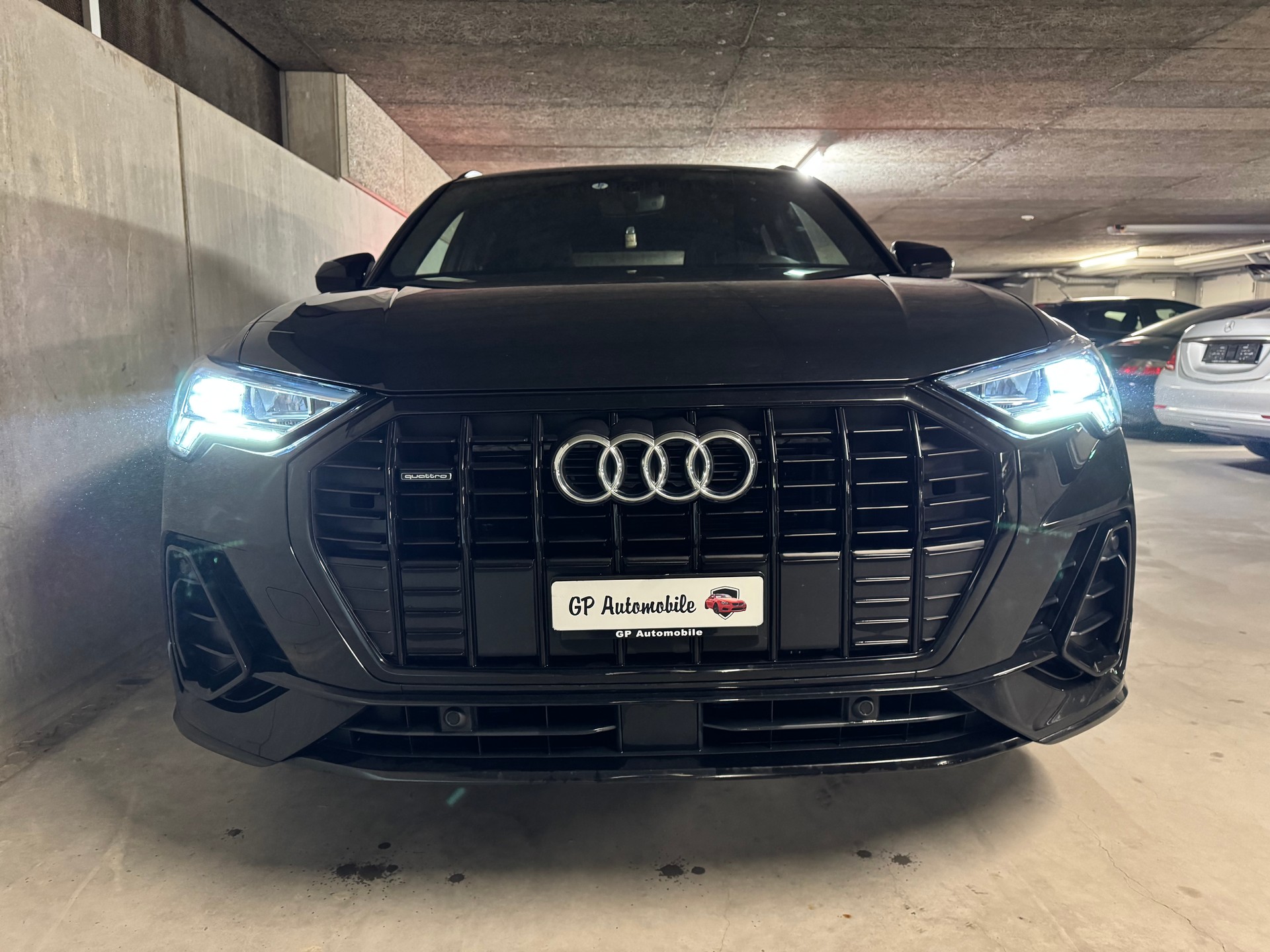 AUDI Q3 35 TDI S line quattro-image-11