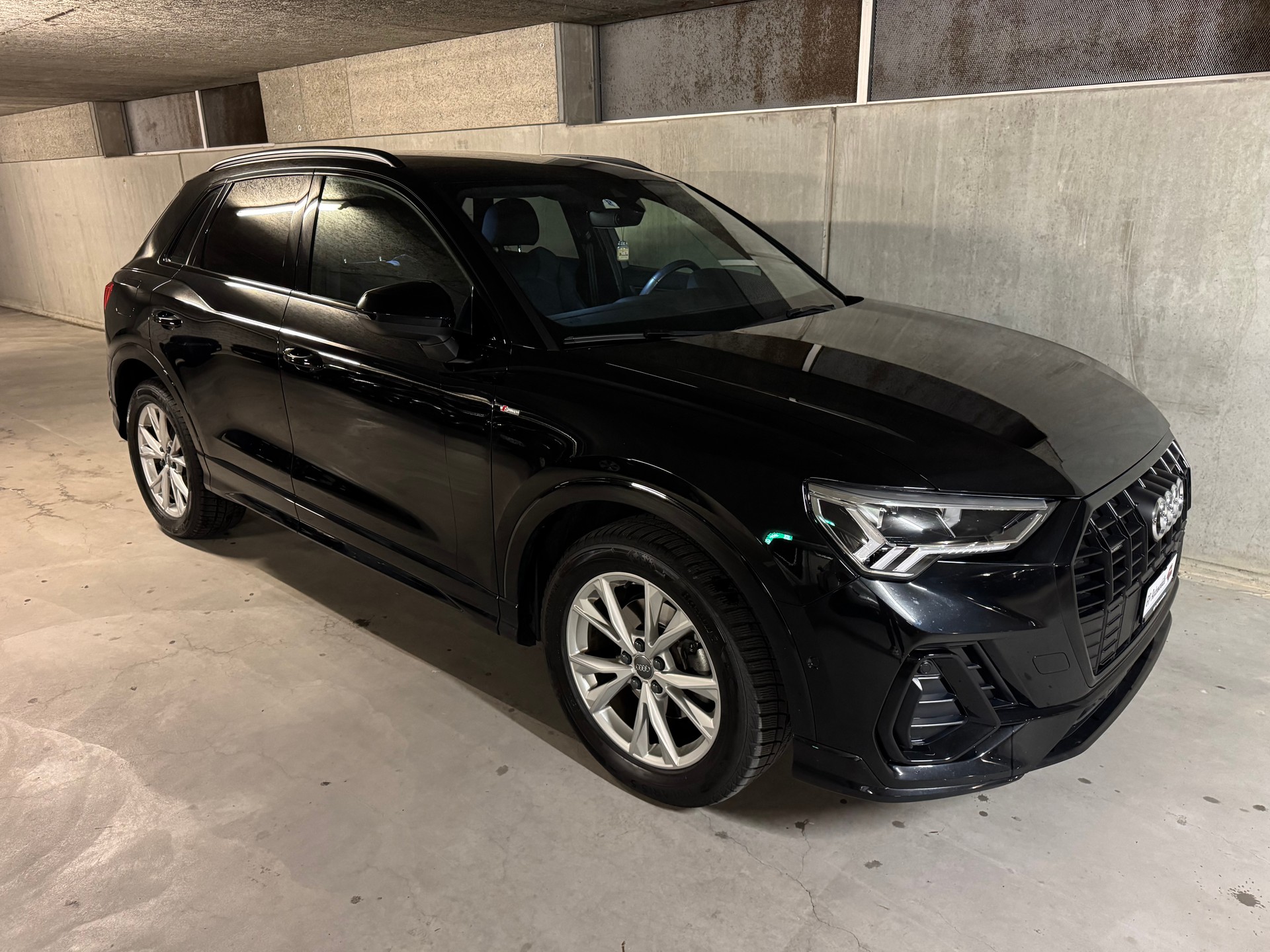 AUDI Q3 35 TDI S line quattro-image-3