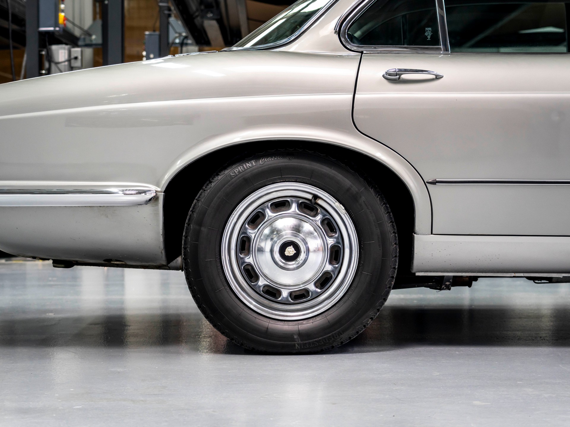 JAGUAR XJ 6 LONG WHEEL BASE-image-9