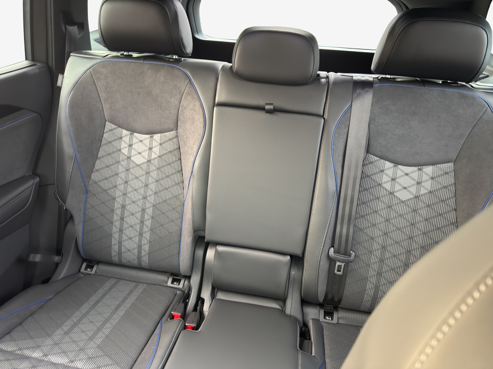 VW Tayron 2.0 TDI SCR R-Line 4Motion DSG-image-11