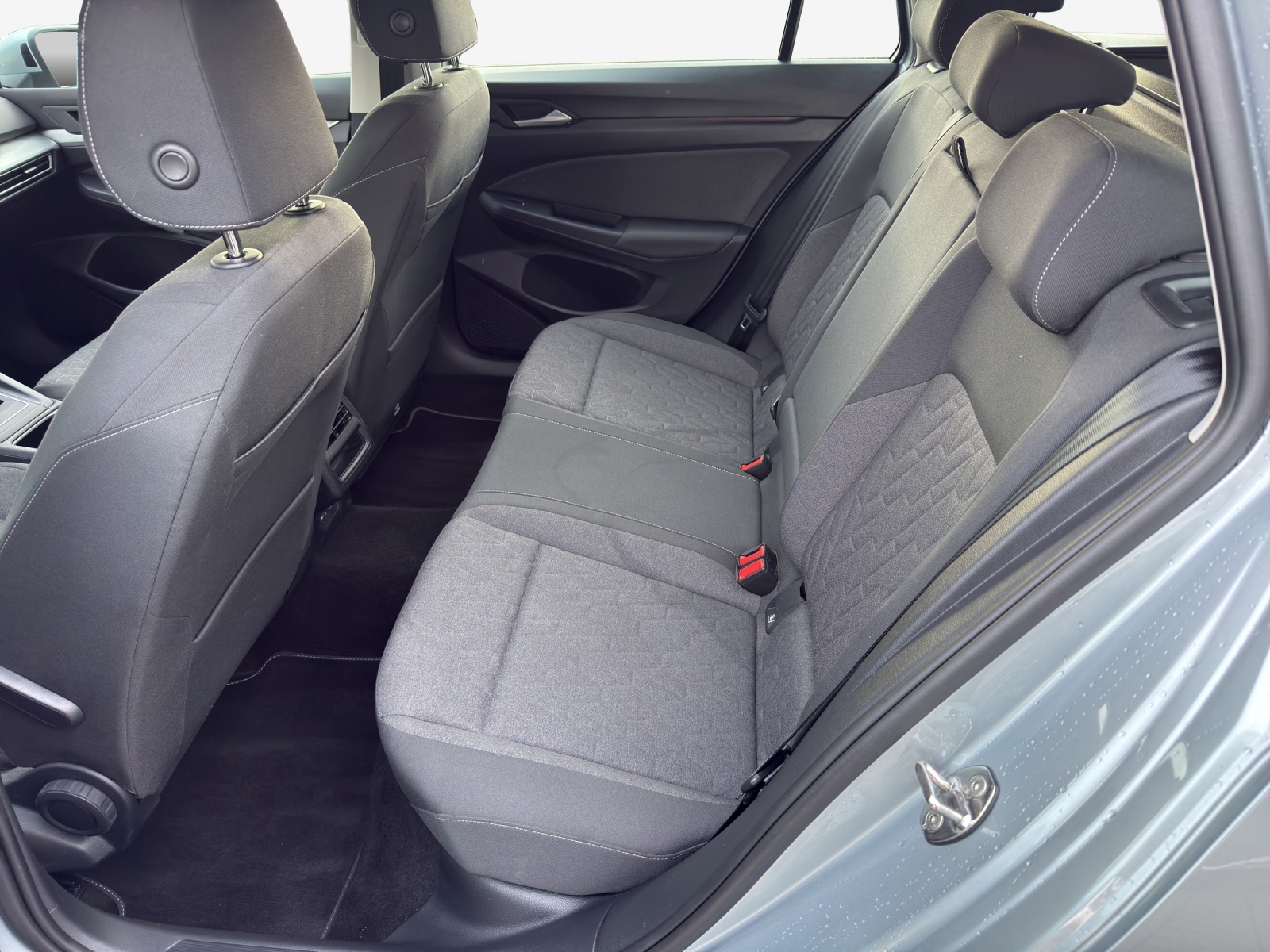 VW Golf Variant 1.5 eTSI mHEV Life DSG-image-11