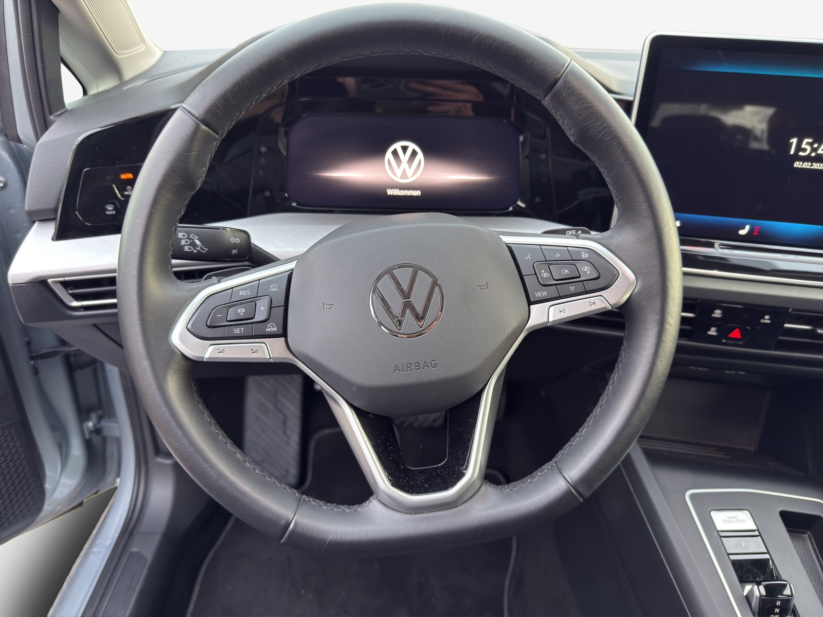 VW Golf Variant 1.5 eTSI mHEV Life DSG-image-9
