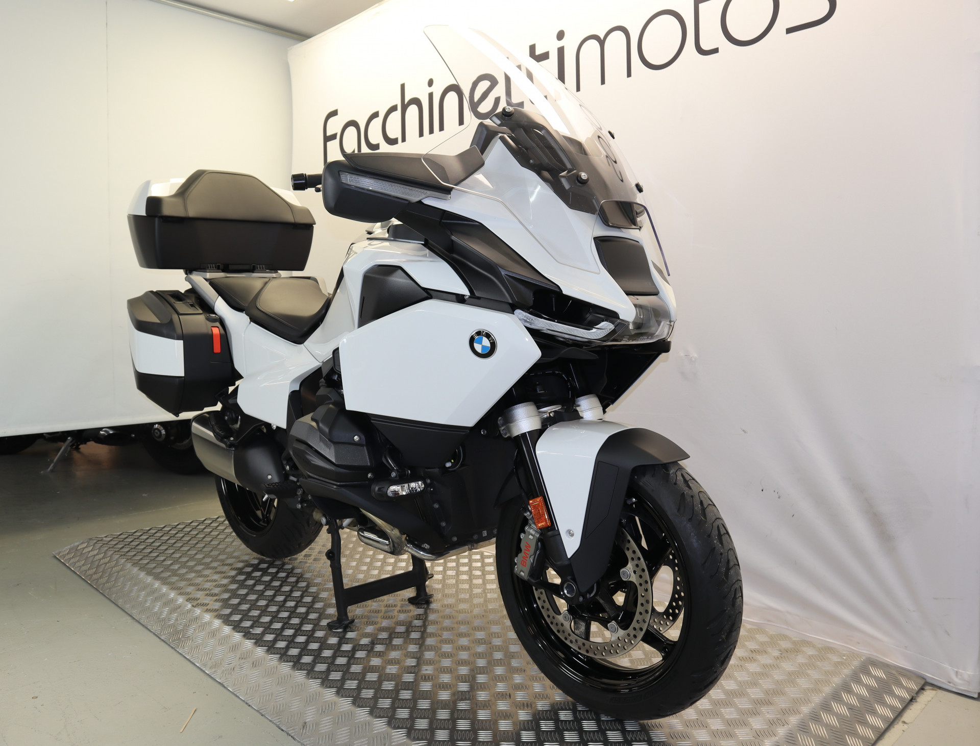 BMW R 1300 RT-showroom-element-2