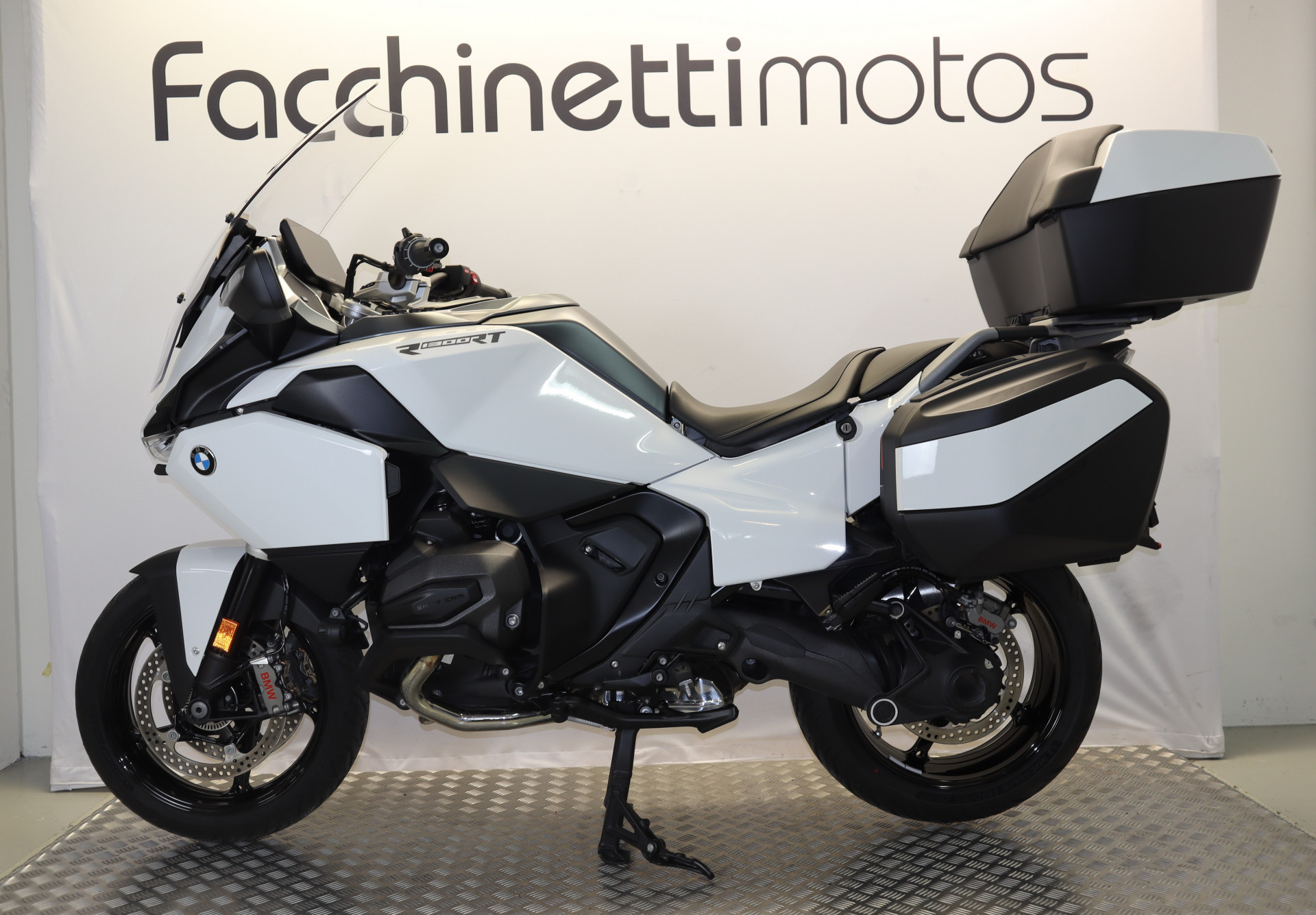 BMW R 1300 RT-showroom-element-1