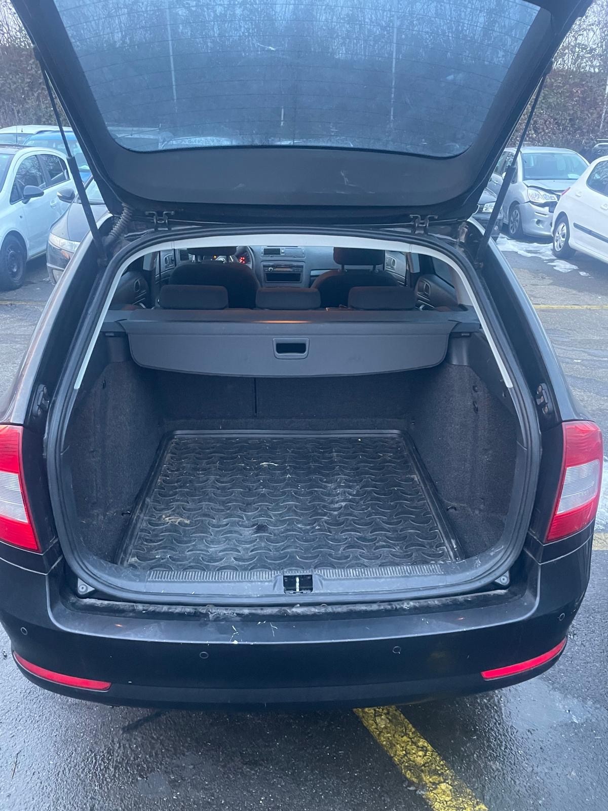 SKODA Octavia Combi 1.4 TSI Elegance-image-6