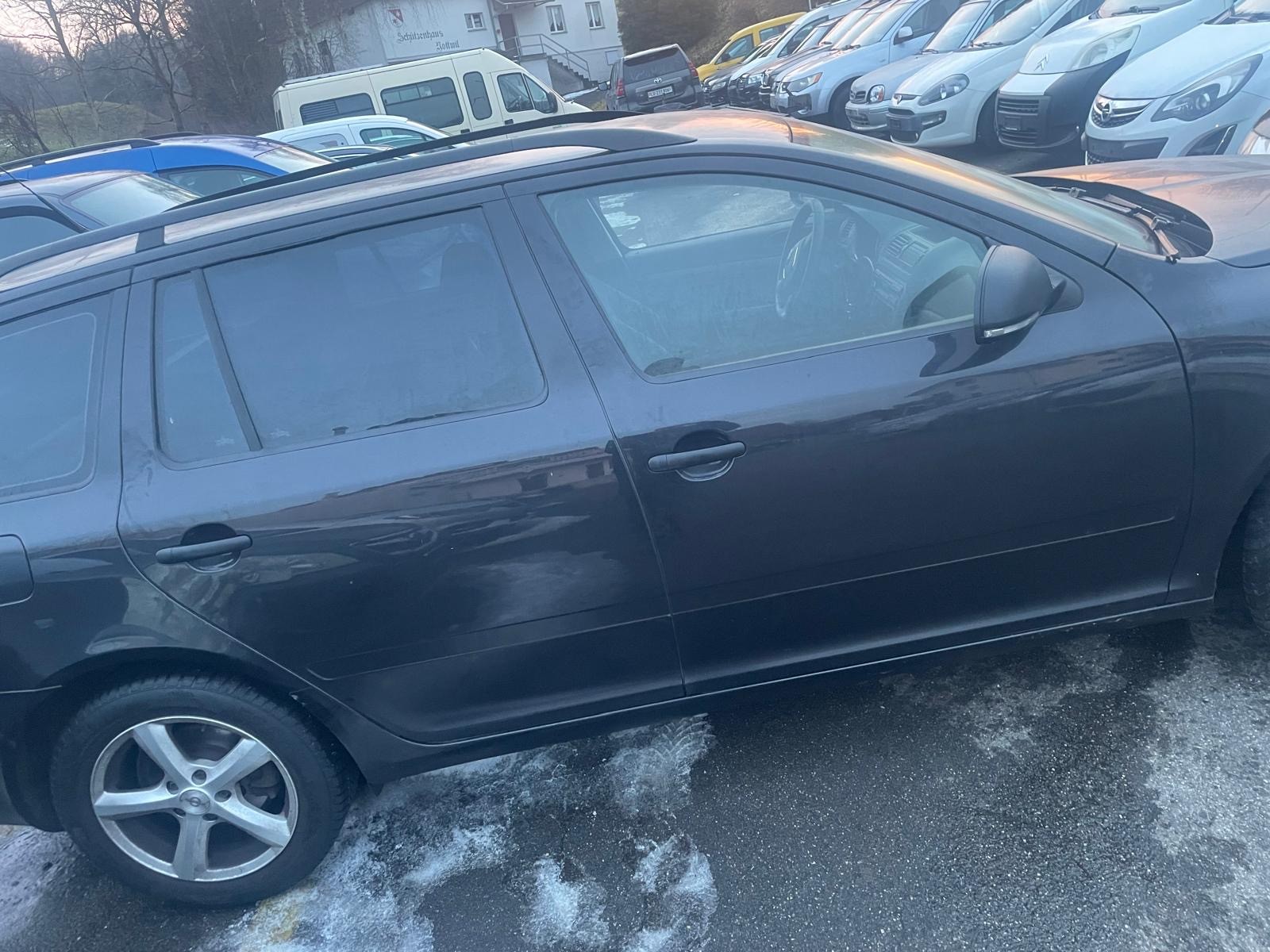 SKODA Octavia Combi 1.4 TSI Elegance-image-10