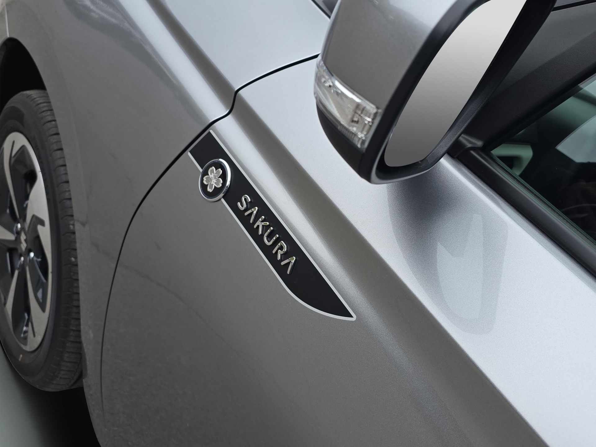 SUZUKI Swift 1.2 Sakura Top Hybrid 4x4-image-15