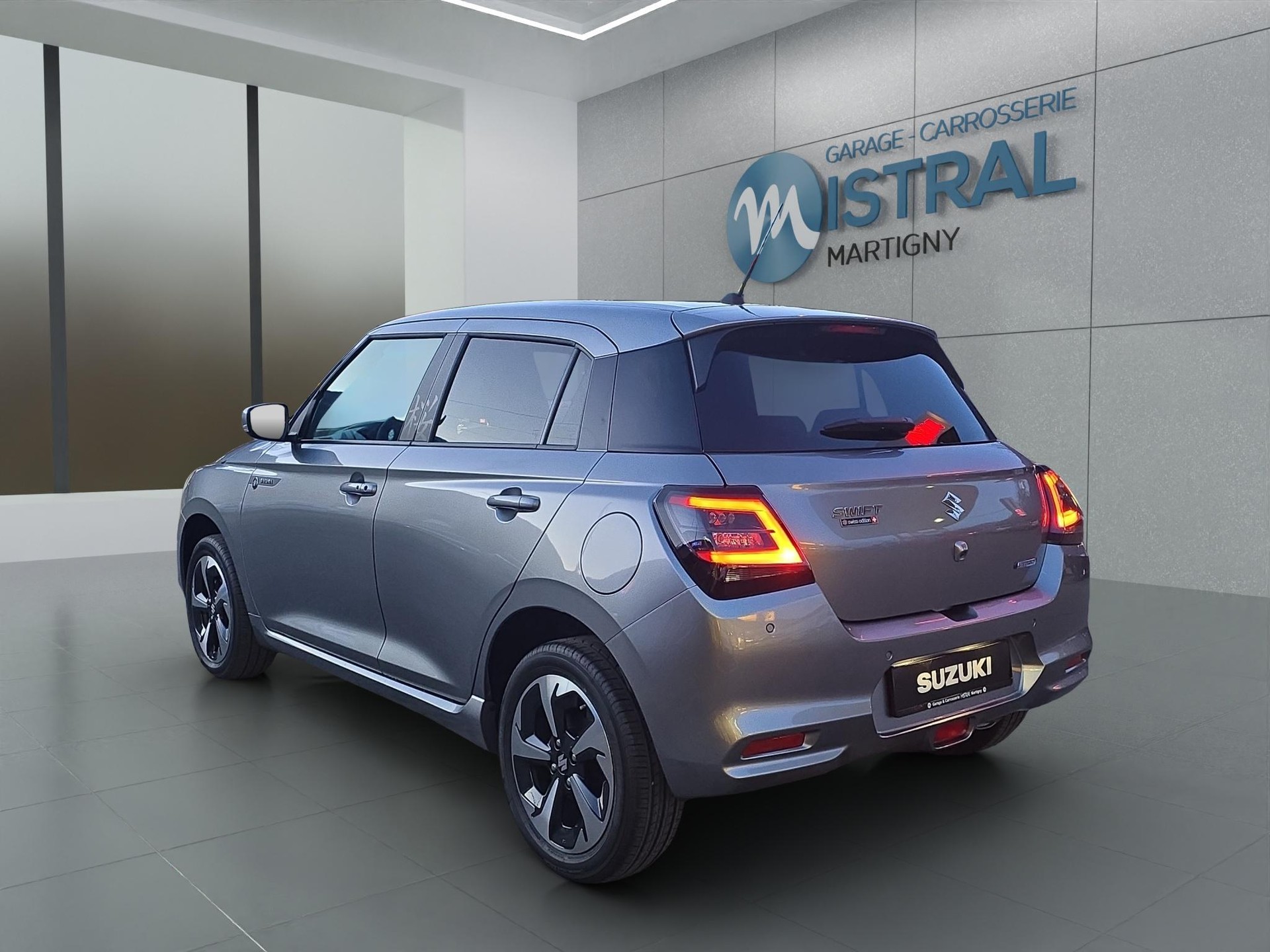 SUZUKI Swift 1.2 Sakura Top Hybrid 4x4-image-2