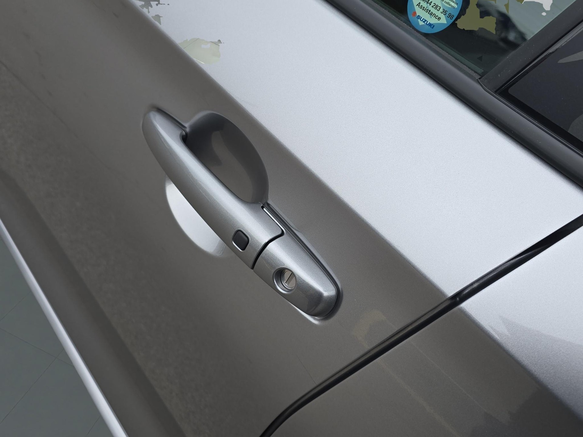 SUZUKI Swift 1.2 Sakura Top Hybrid 4x4-image-13
