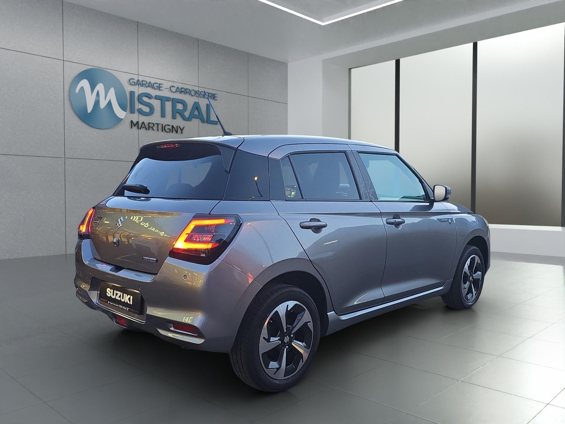 SUZUKI Swift 1.2 Sakura Top Hybrid 4x4-image-4