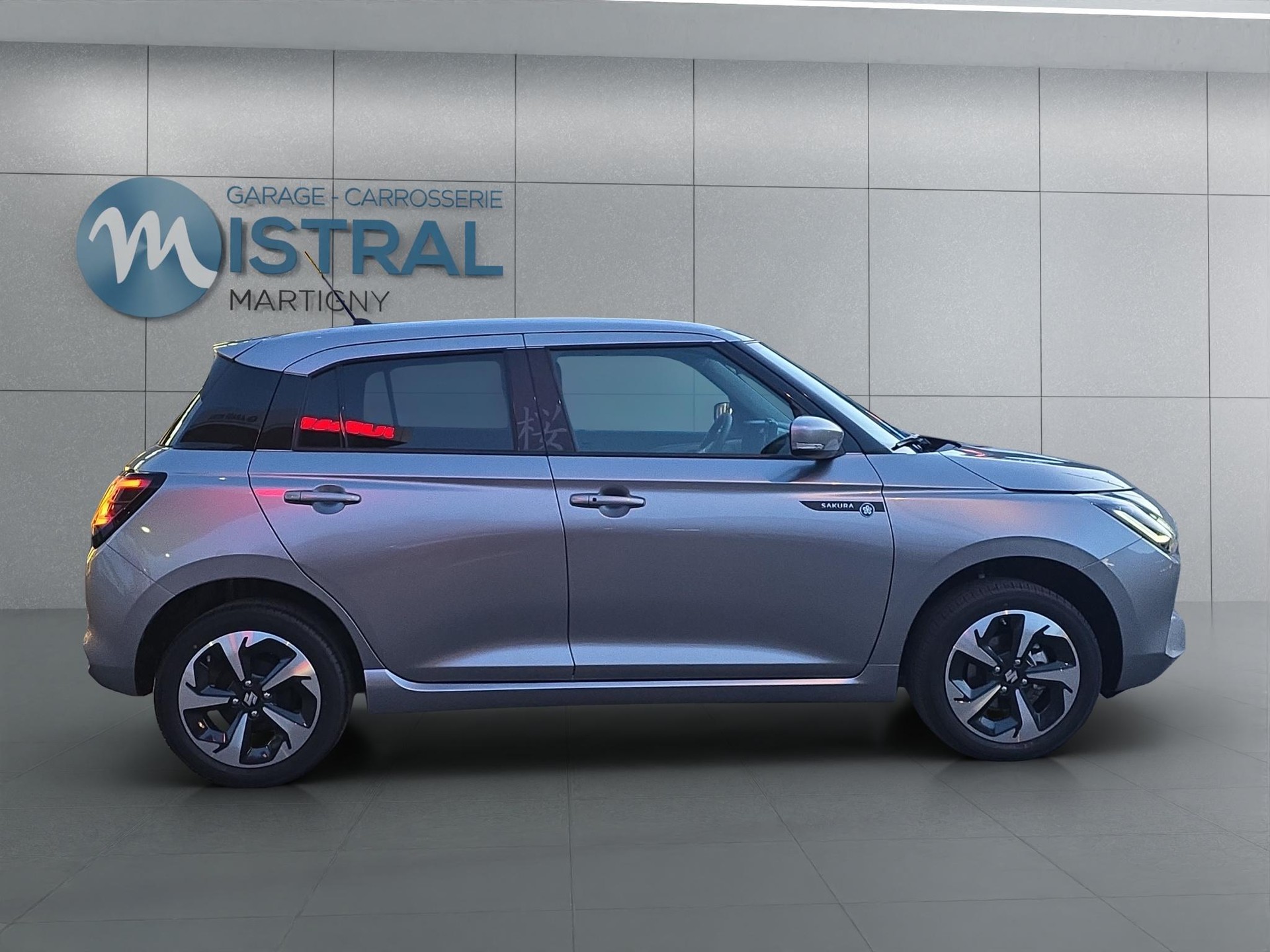 SUZUKI Swift 1.2 Sakura Top Hybrid 4x4-image-5