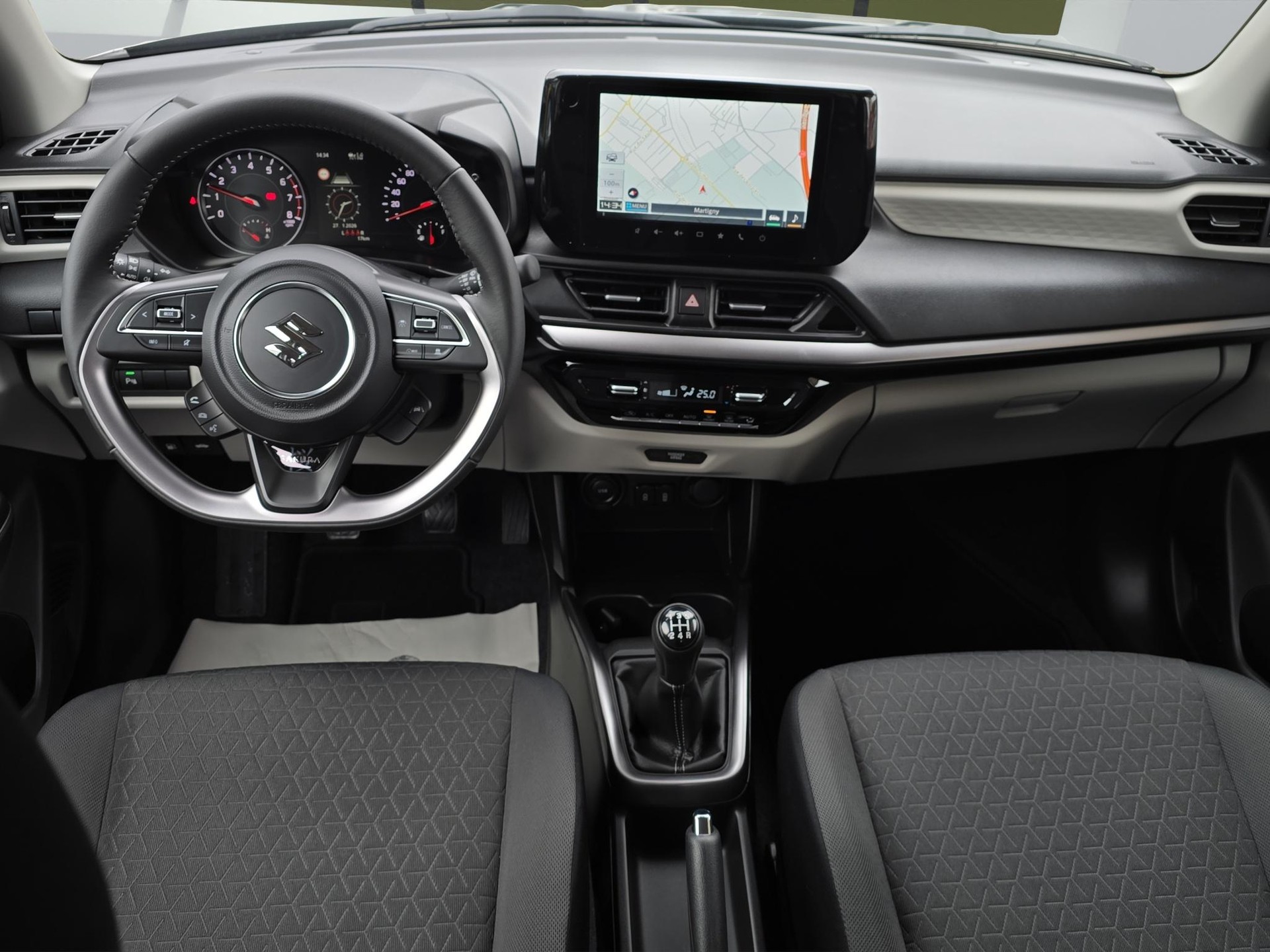 SUZUKI Swift 1.2 Sakura Top Hybrid 4x4-image-17