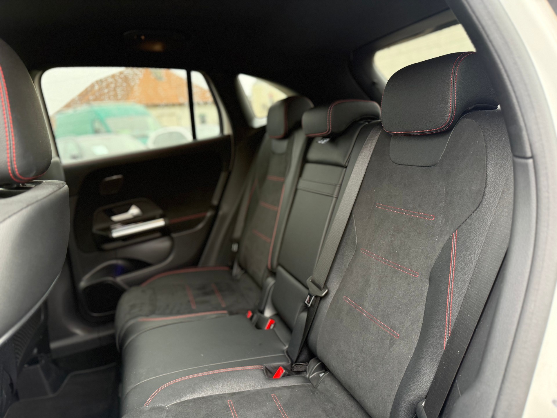 MERCEDES-BENZ GLA 220d 4Matic AMG Line 8G-DCT-image-11